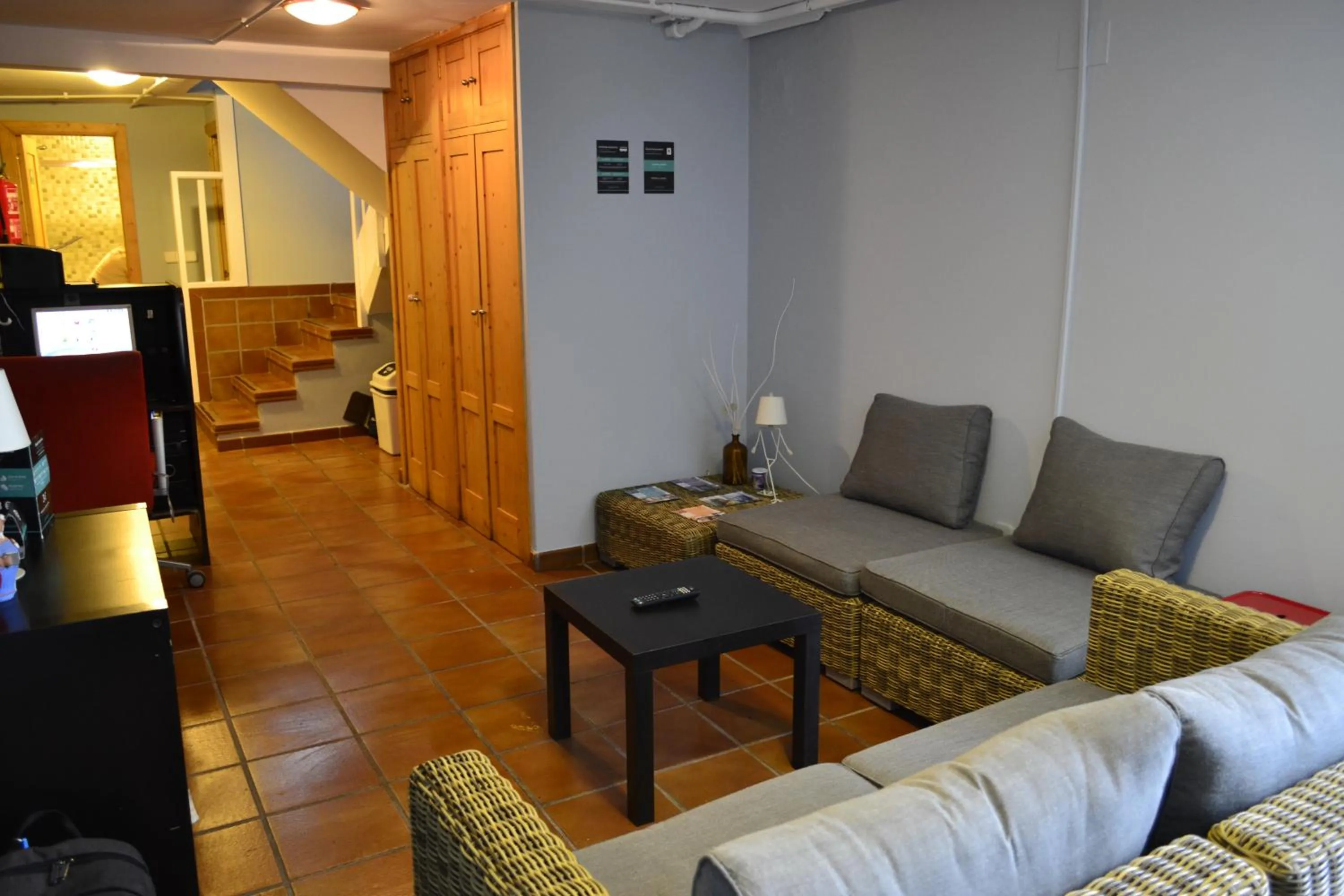 Communal lounge/ TV room in Albergue O Fogar de Teodomiro