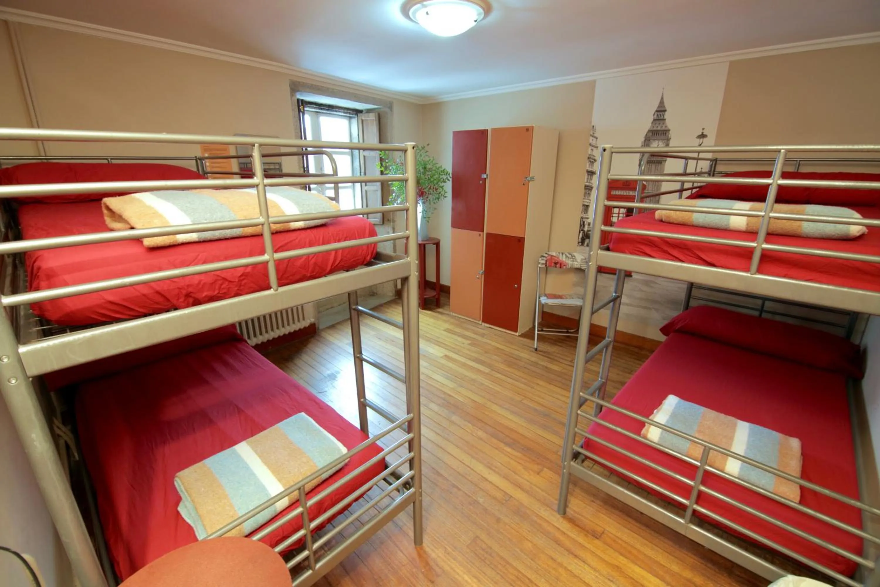 bunk bed, Bed in Albergue O Fogar de Teodomiro