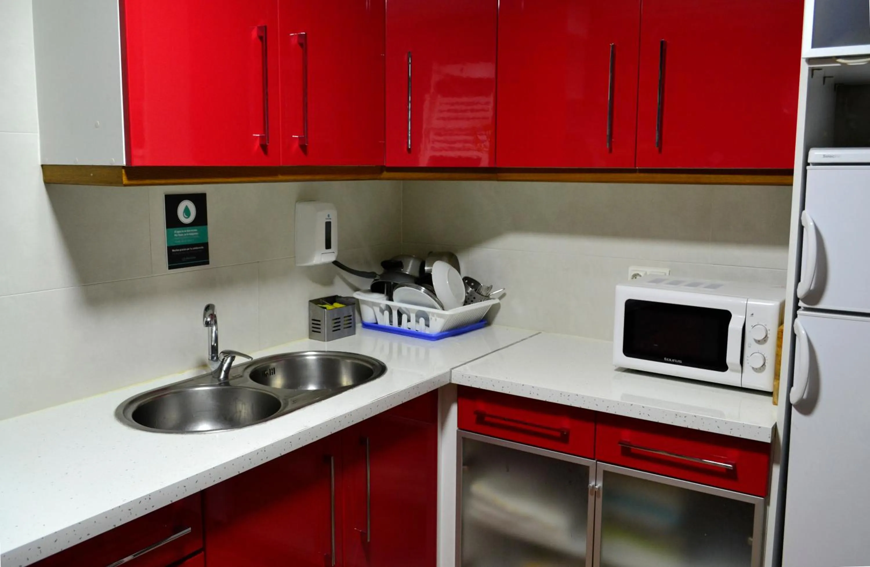 Communal kitchen in Albergue O Fogar de Teodomiro
