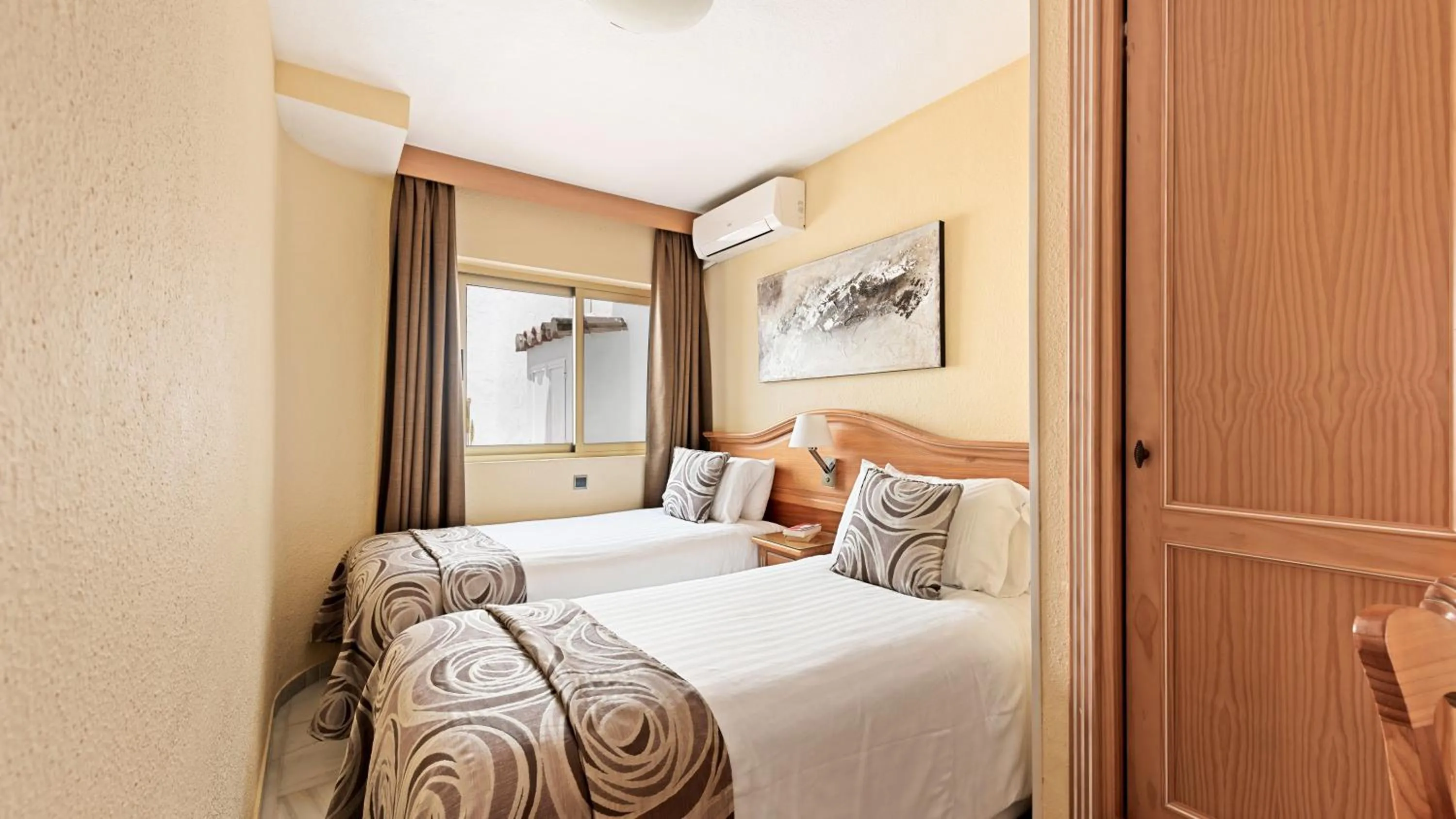 Bedroom, Bed in Macdonald Leila Playa Resort