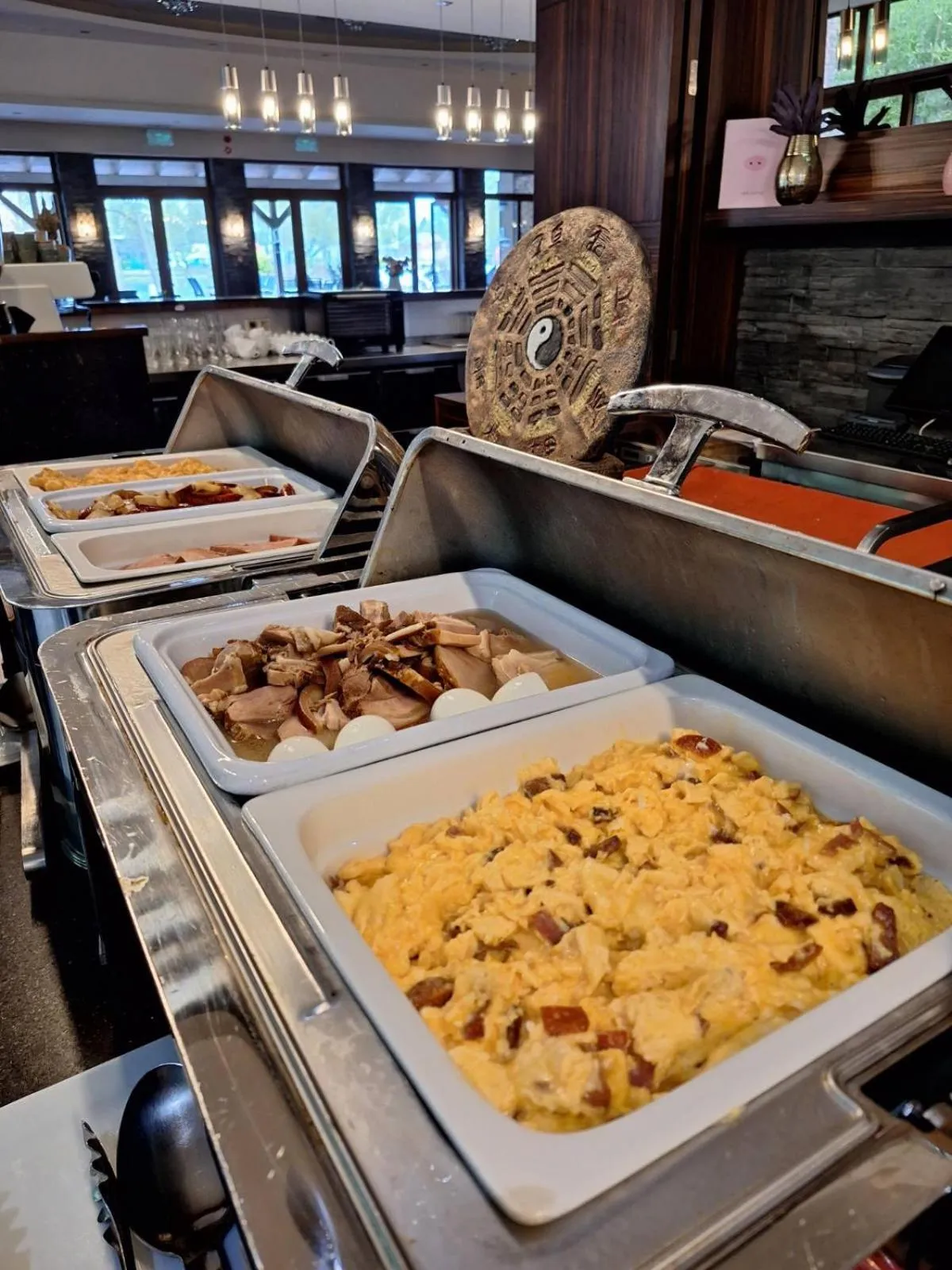 Food and drinks in Duna Garden Hotel