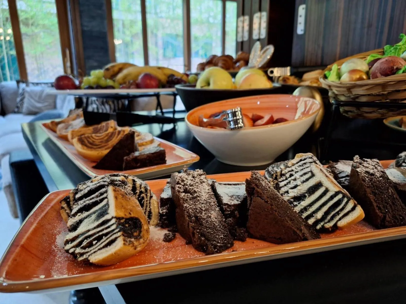 Food and drinks in Duna Garden Hotel