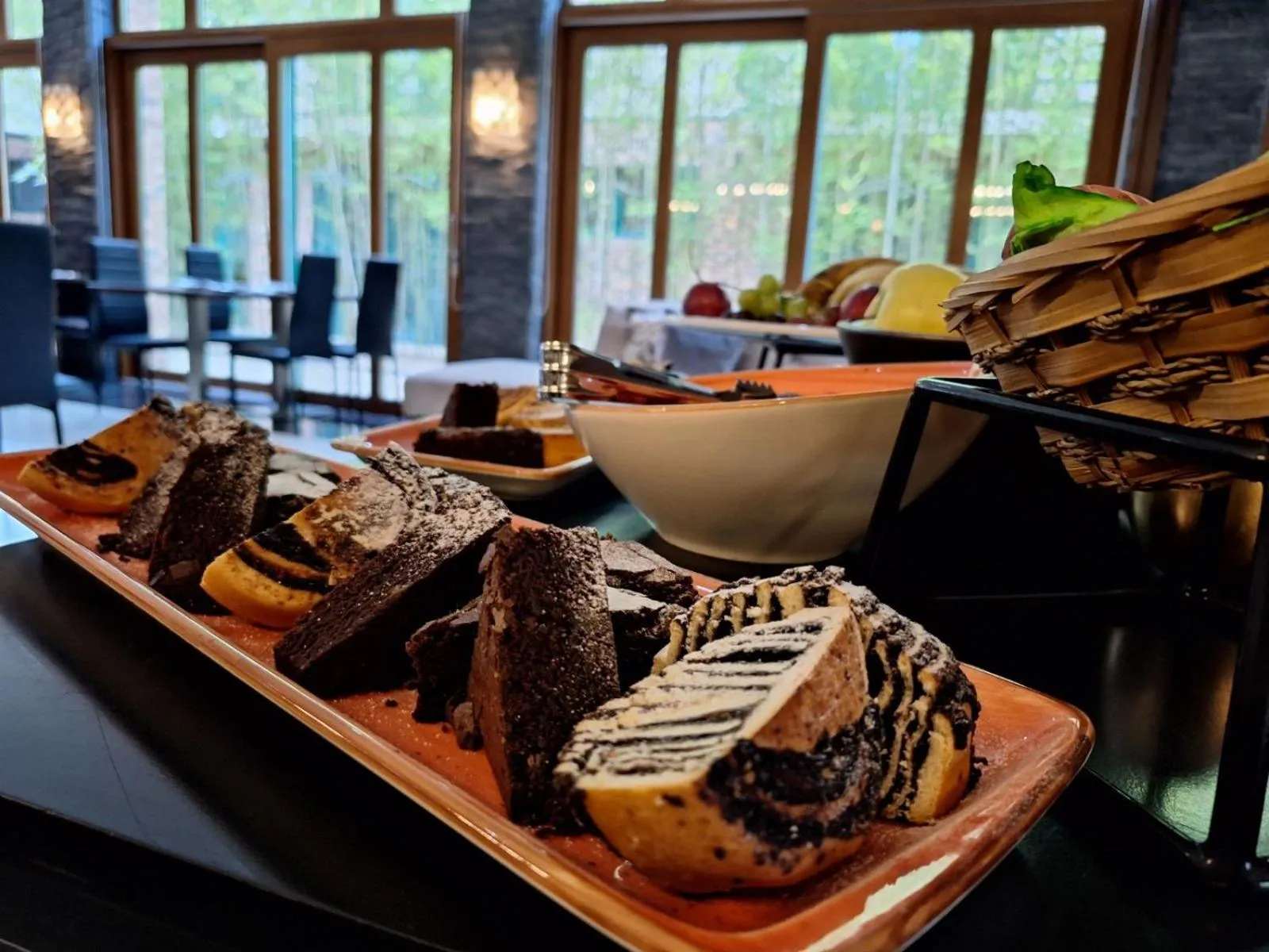 Food and drinks in Duna Garden Hotel