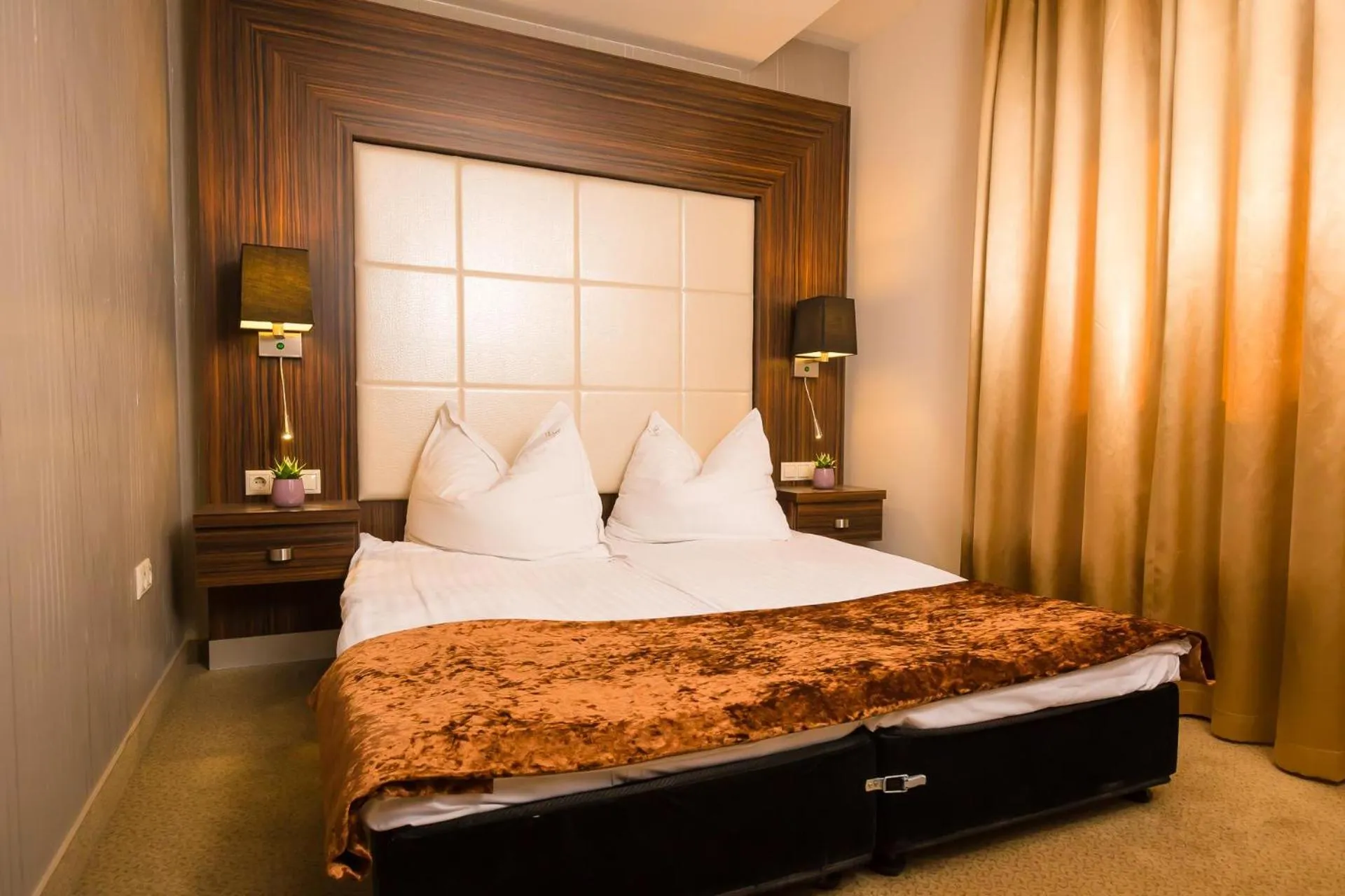 Bed in Duna Garden Hotel