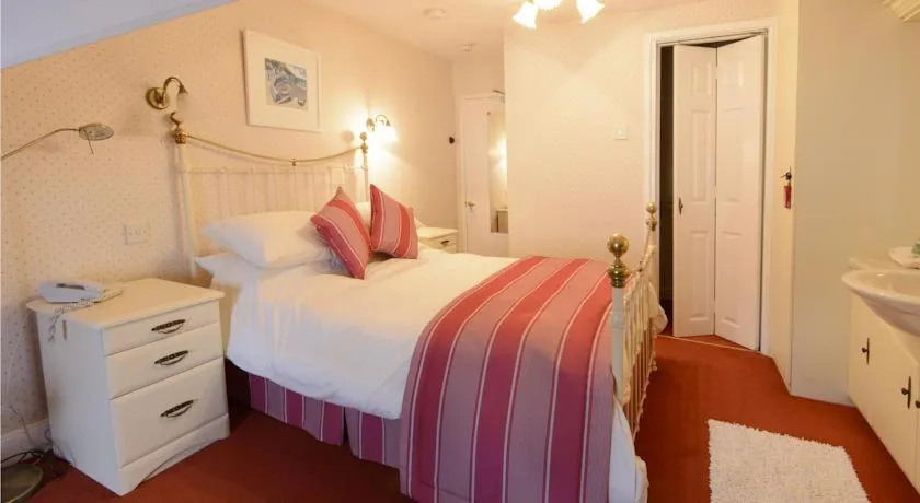 Bed in Bishopsgate House Hotel