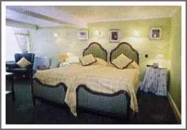 Photo of the whole room, Bed in Bishopsgate House Hotel
