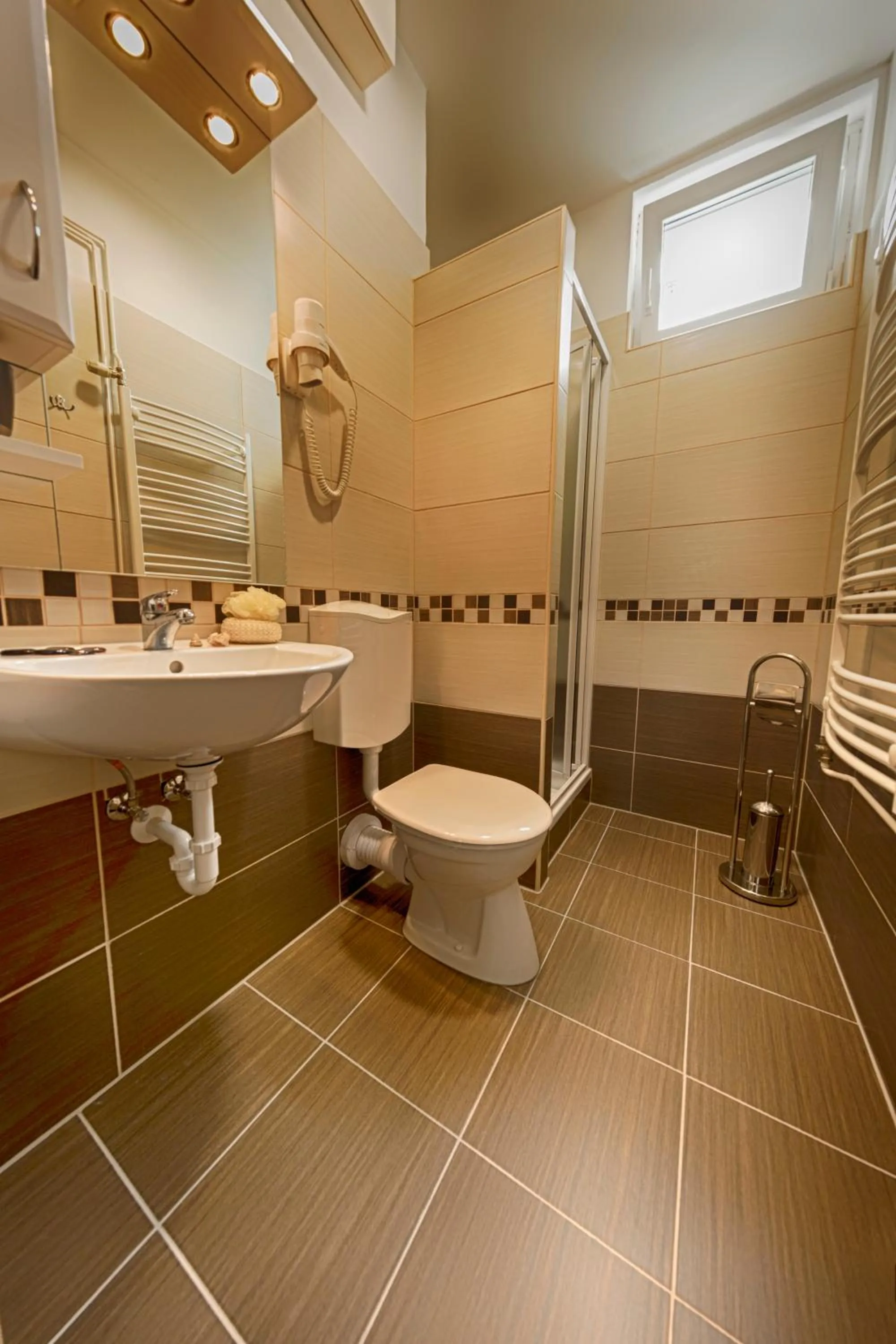 Shower in Napfény Hotel