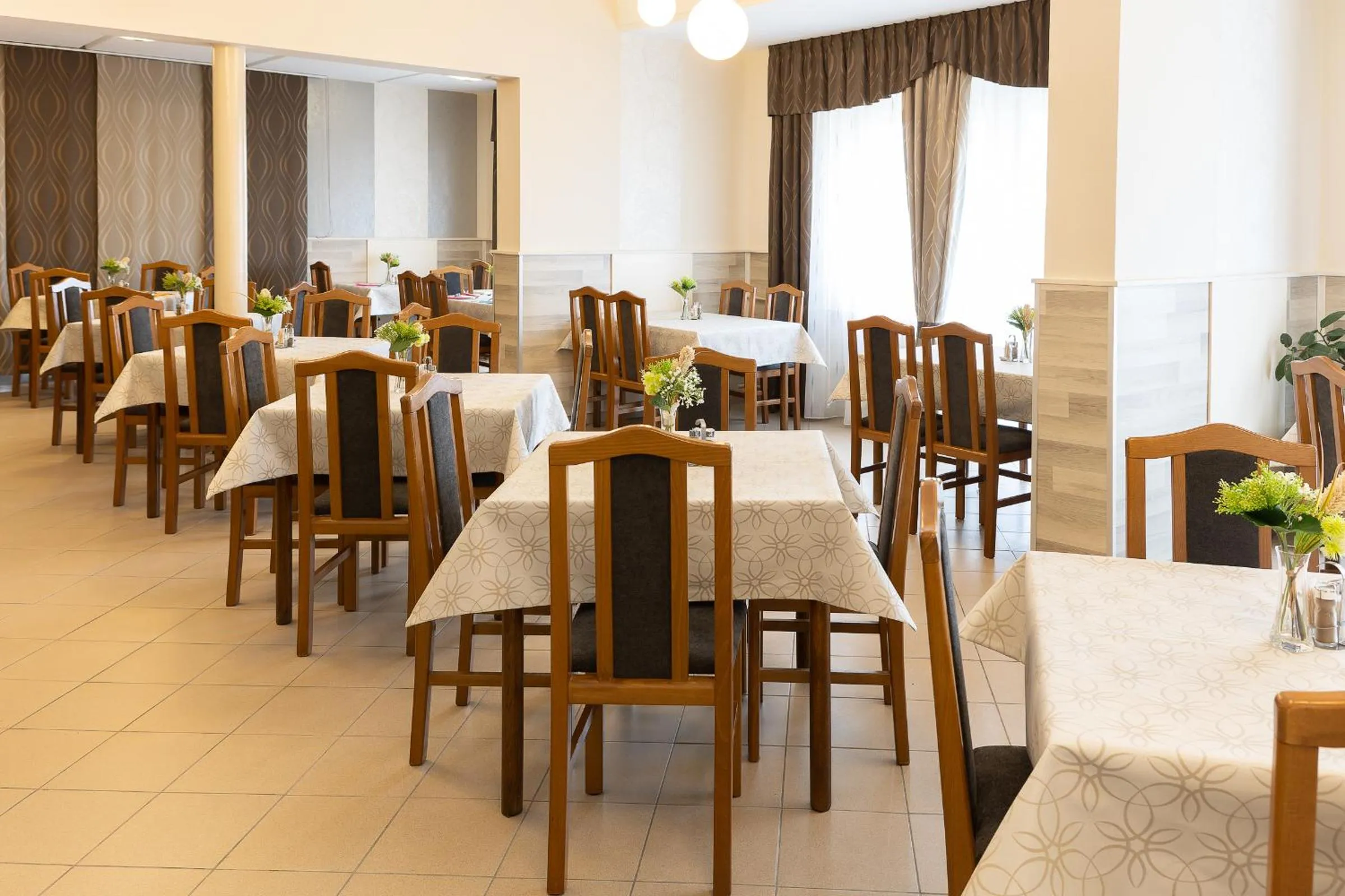 Restaurant/places to eat in Napfény Hotel