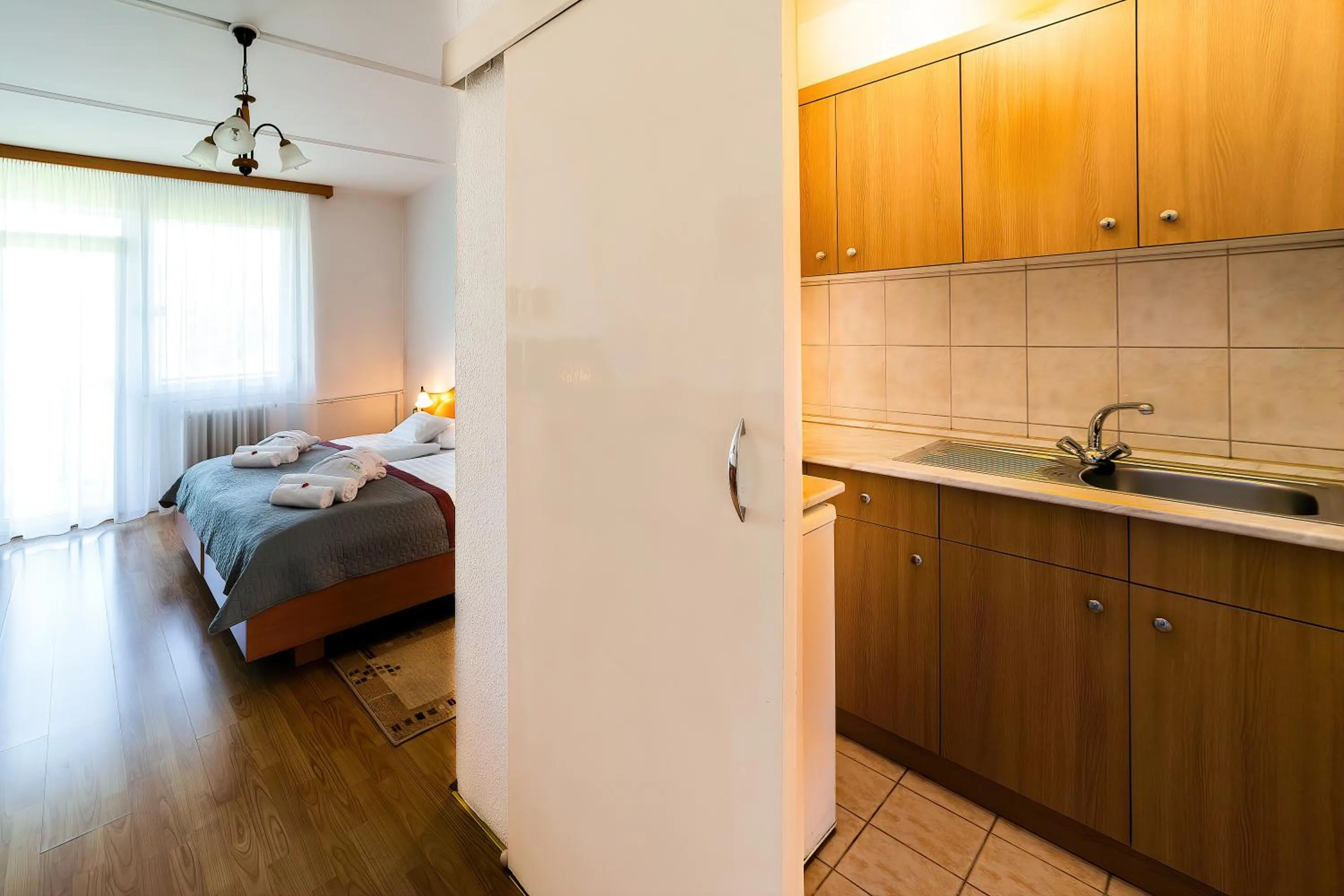 Coffee/tea facilities, Bed in Napfény Hotel