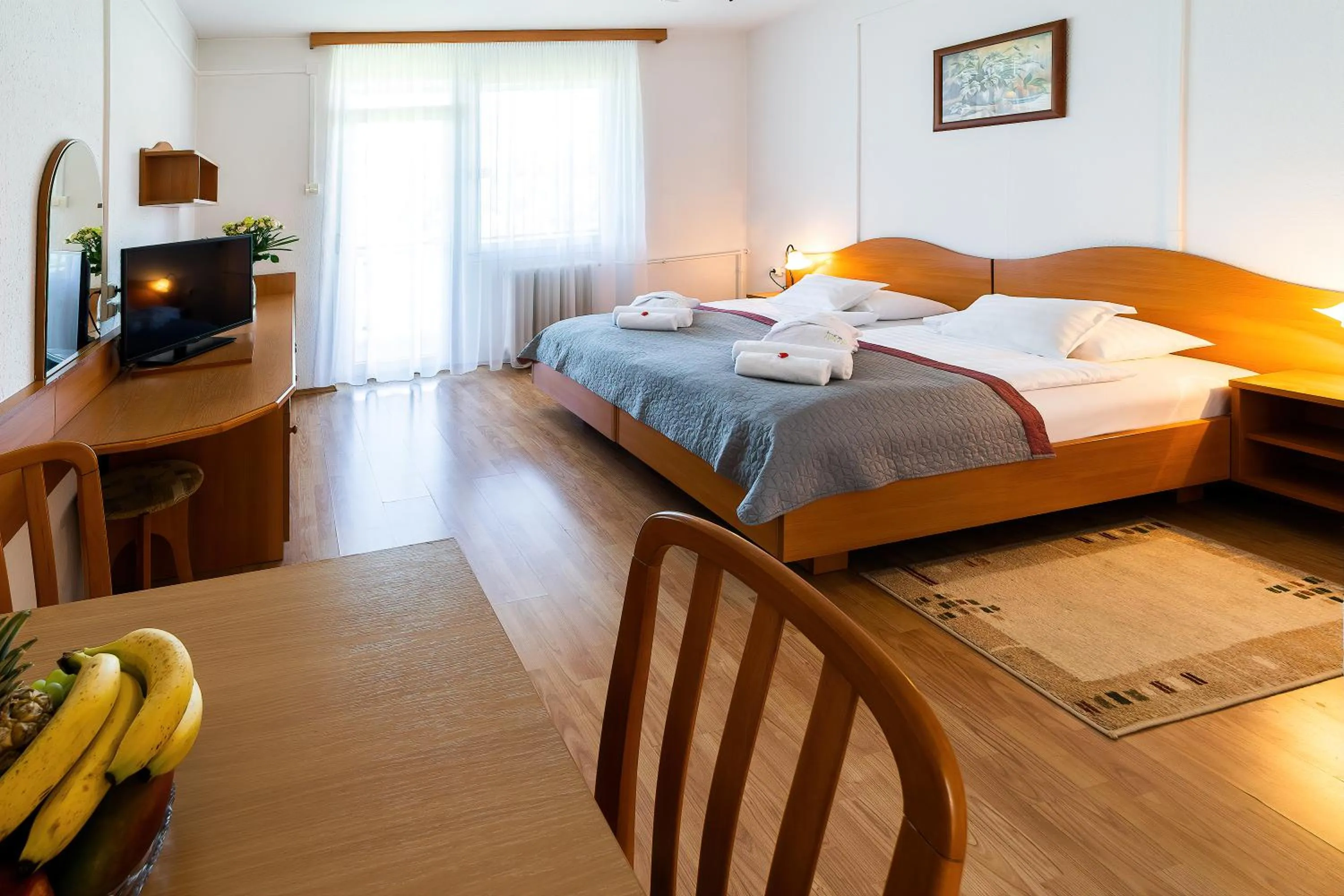 Photo of the whole room, Bed in Napfény Hotel