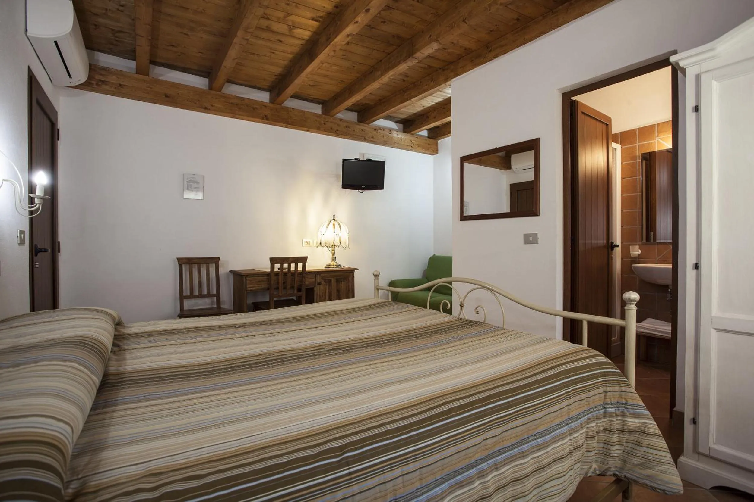 Photo of the whole room in Affittacamere Mariella