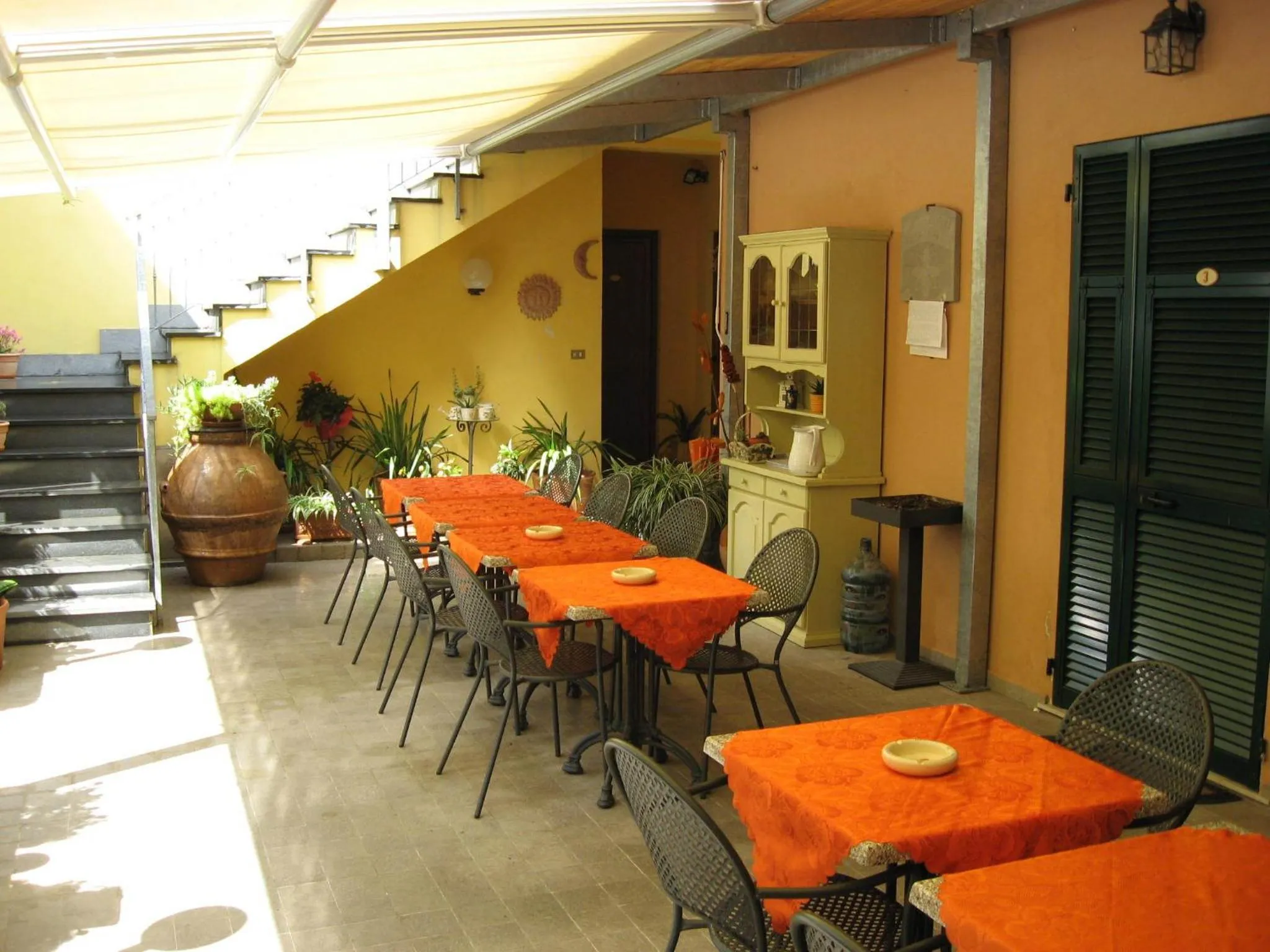 Facade/entrance in Affittacamere Mariella