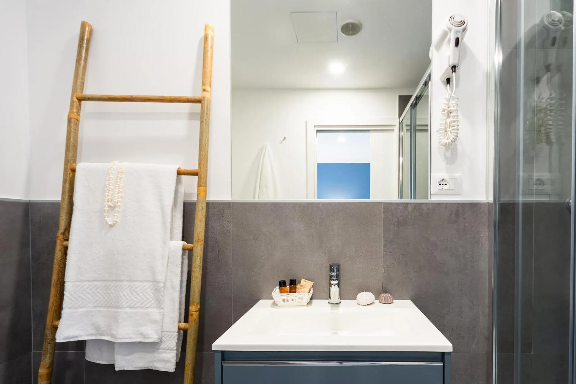 Bathroom in Hotel Aurora