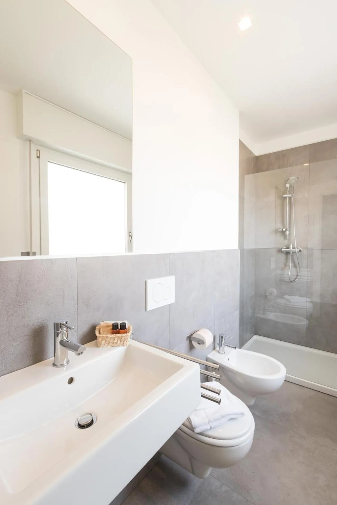 Shower in Hotel Aurora