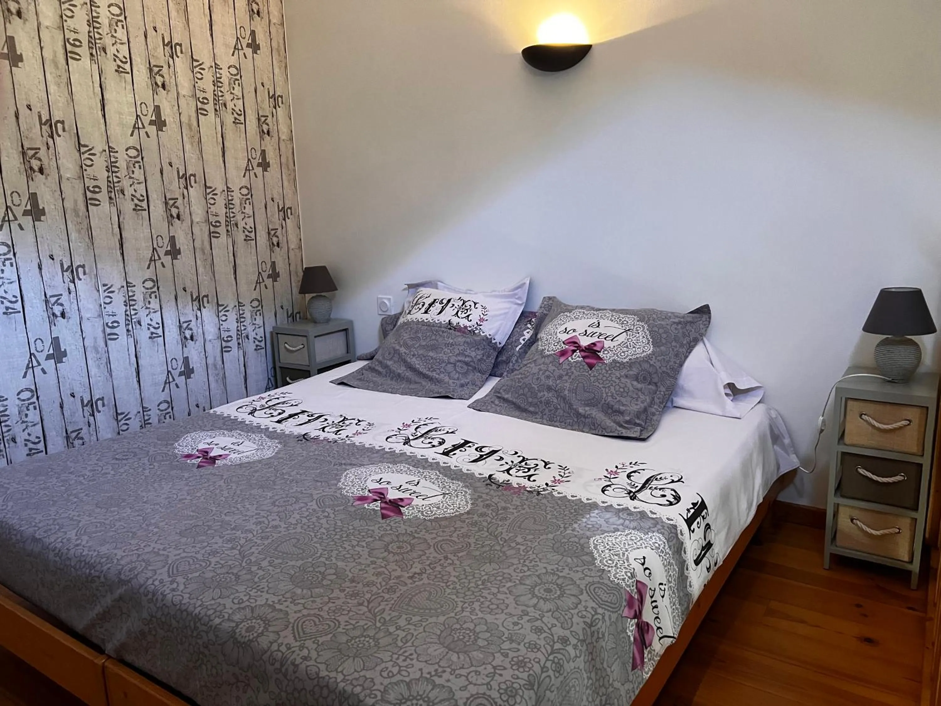 Bedroom, Bed in Le Jardin des Gorges