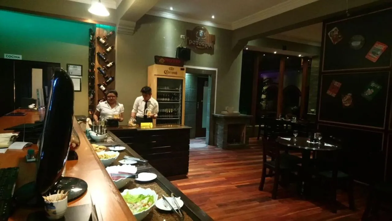 Restaurant/places to eat in Hotel Santa Mónica