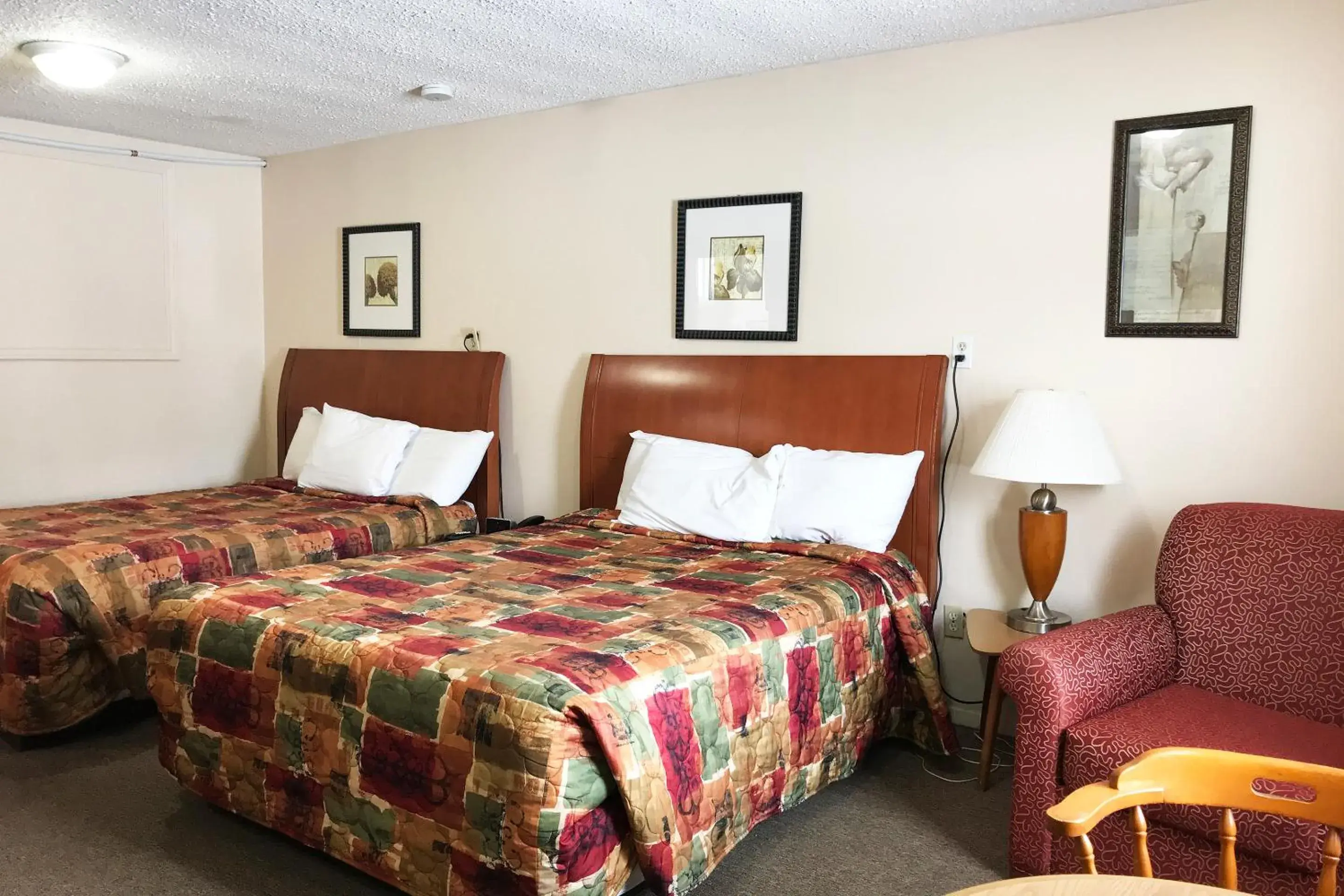 Deluxe Queen Room in Bayside Motel Trenton Deluxe Queen Room in Bayside Motel Trenton