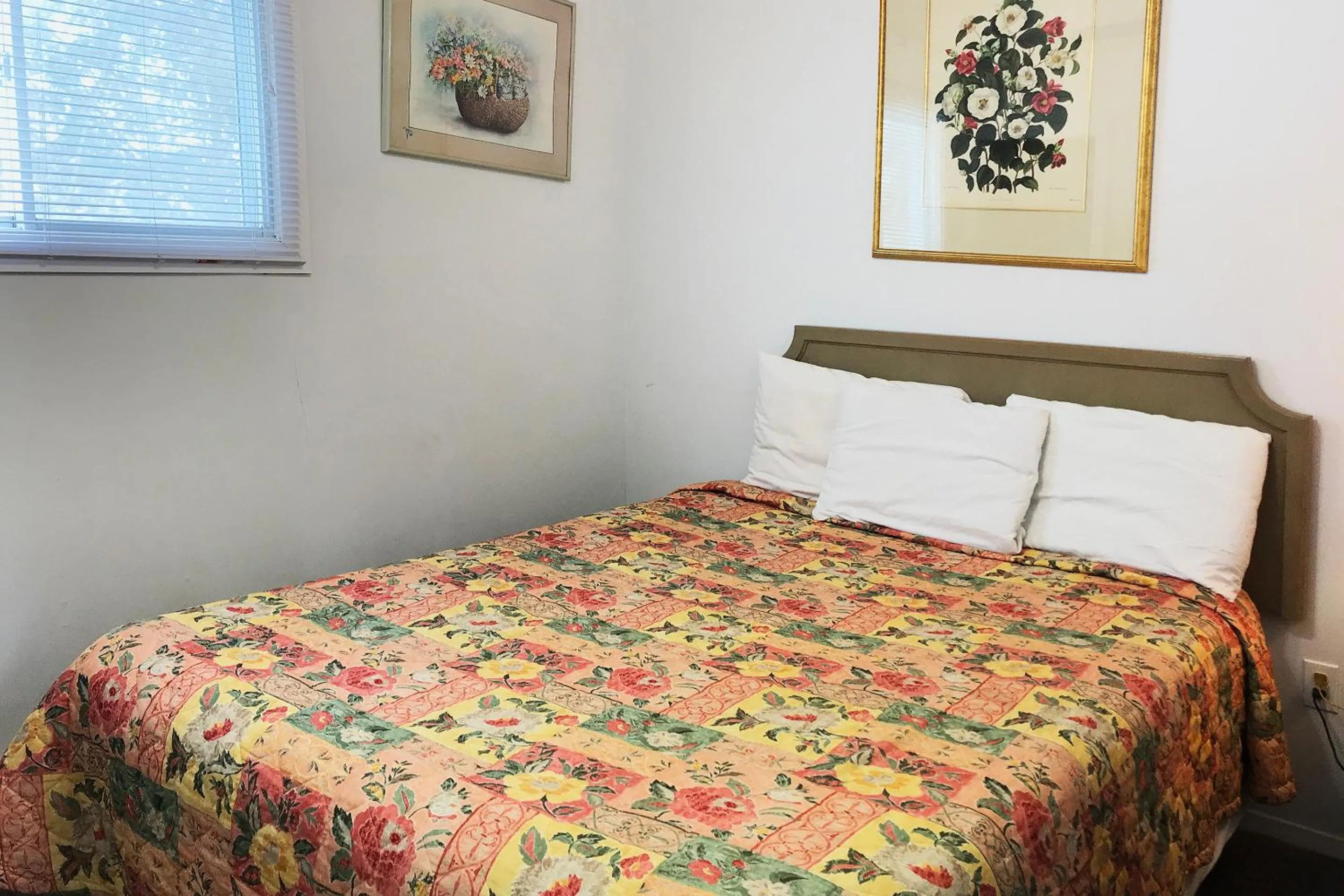 Bedroom, Bed in Bayside Motel Trenton