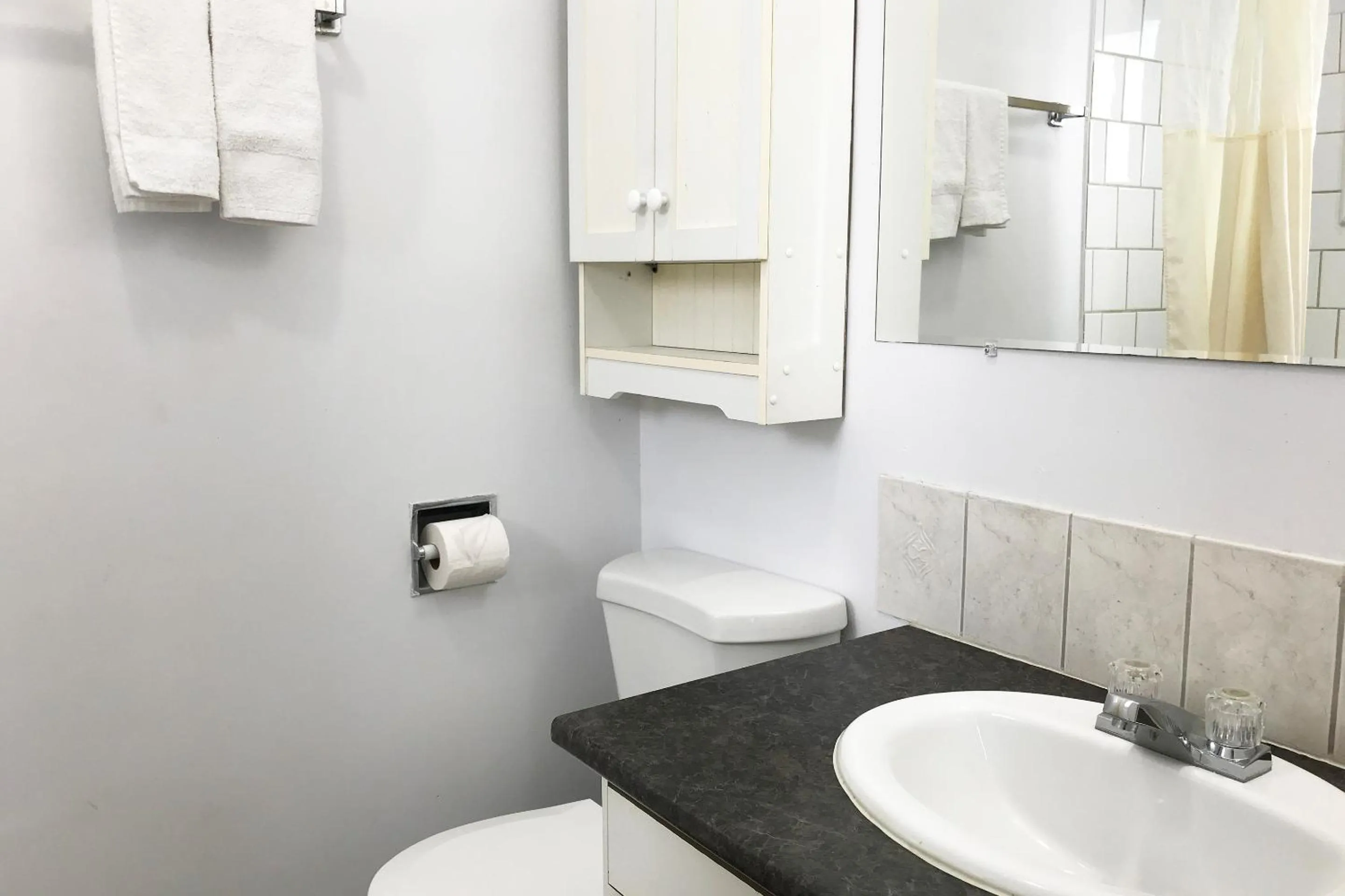 Bathroom in Bayside Motel Trenton