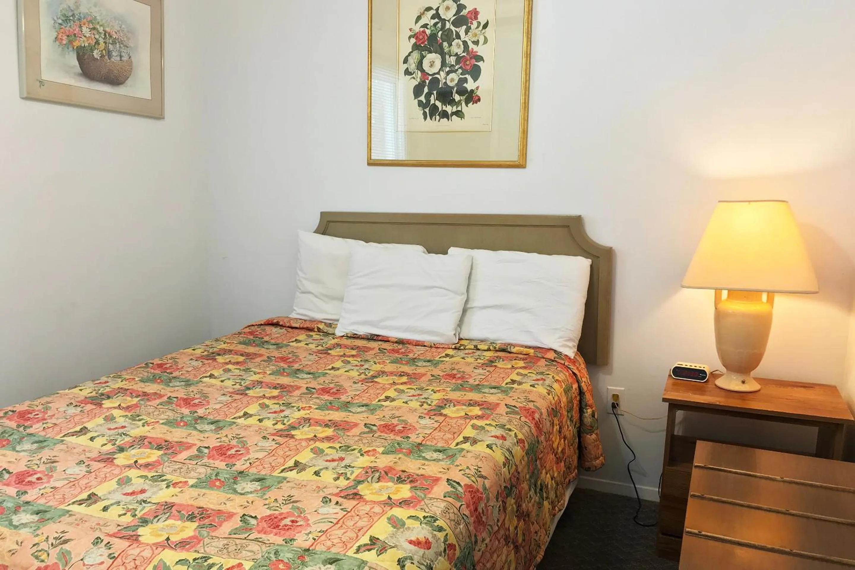 Bedroom, Bed in Bayside Motel Trenton