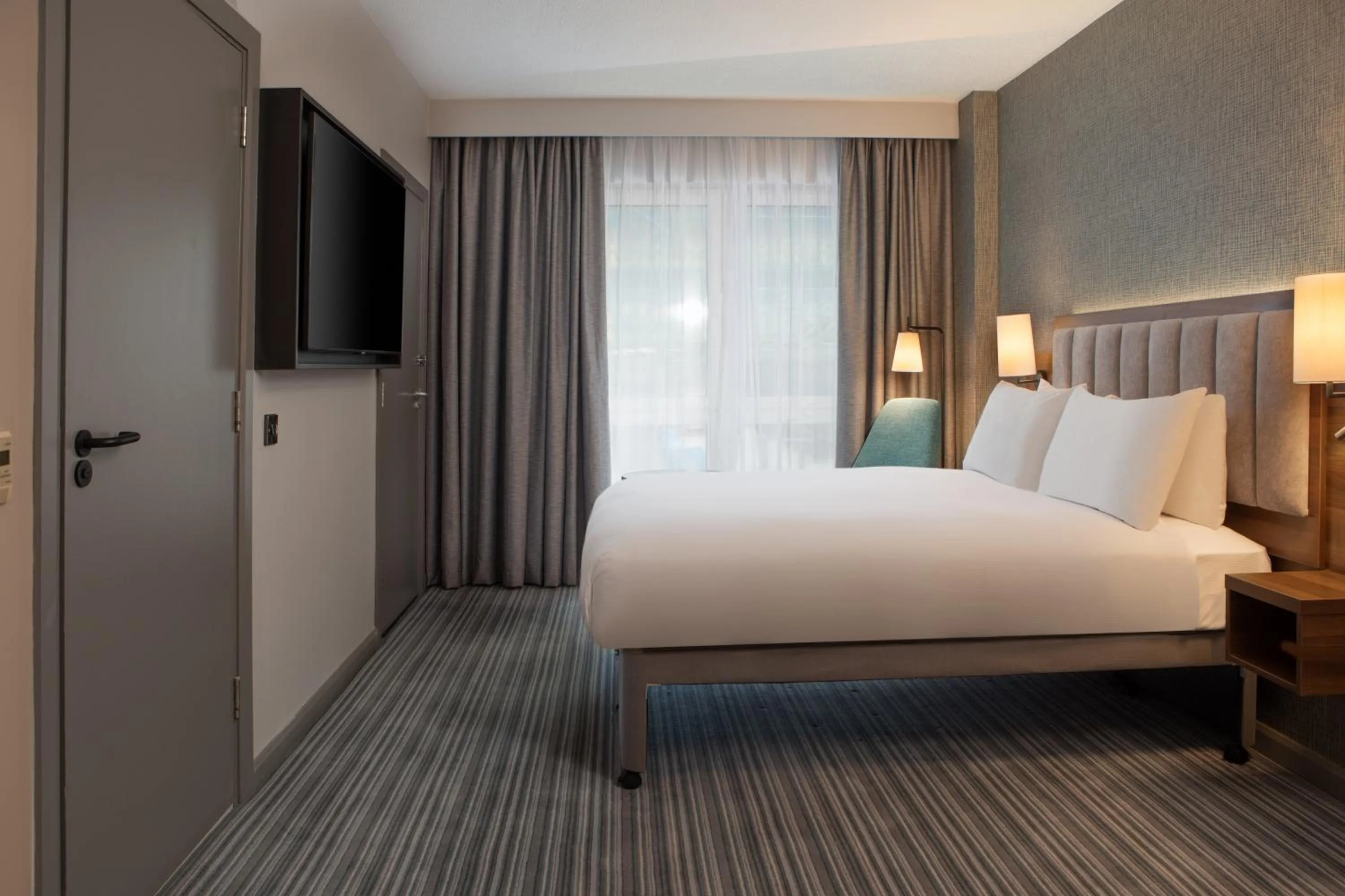 Bedroom, Bed in DoubleTree by Hilton London Chelsea