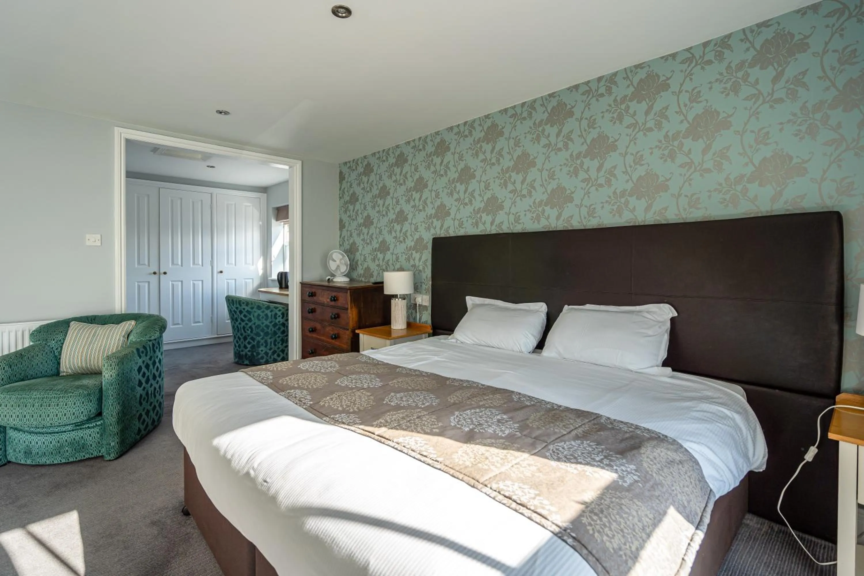 Bedroom, Bed in Penhelig Arms