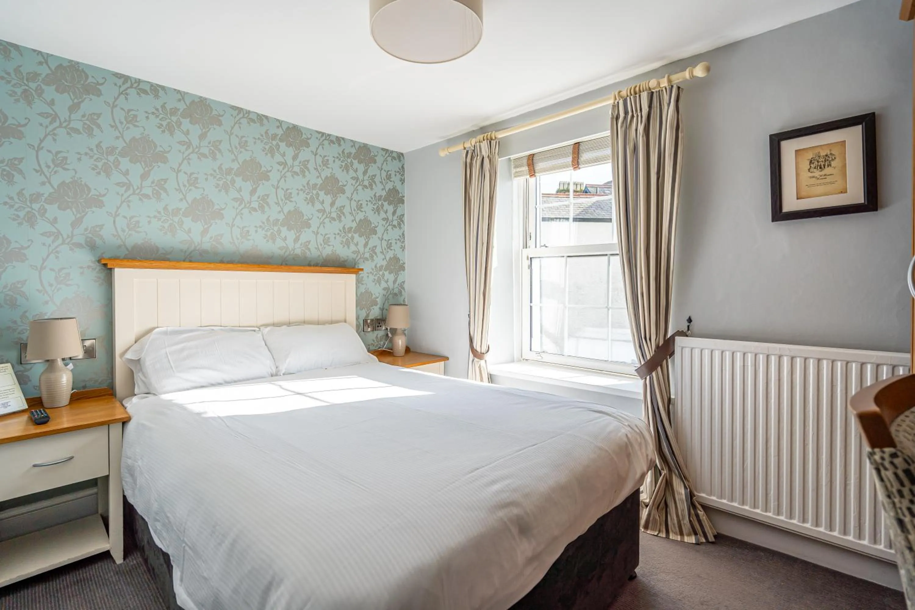 Bedroom, Bed in Penhelig Arms