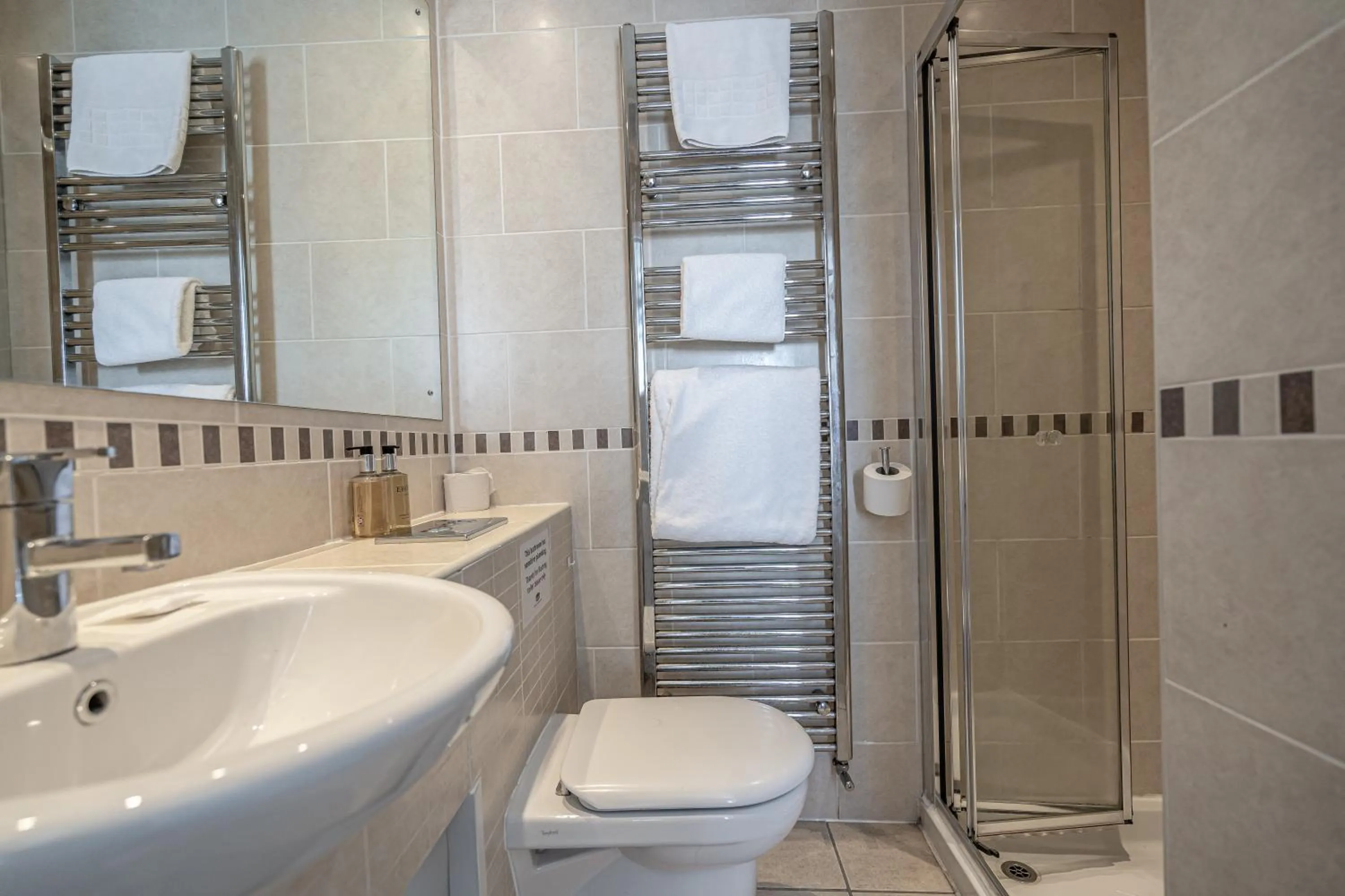 Bathroom in Penhelig Arms