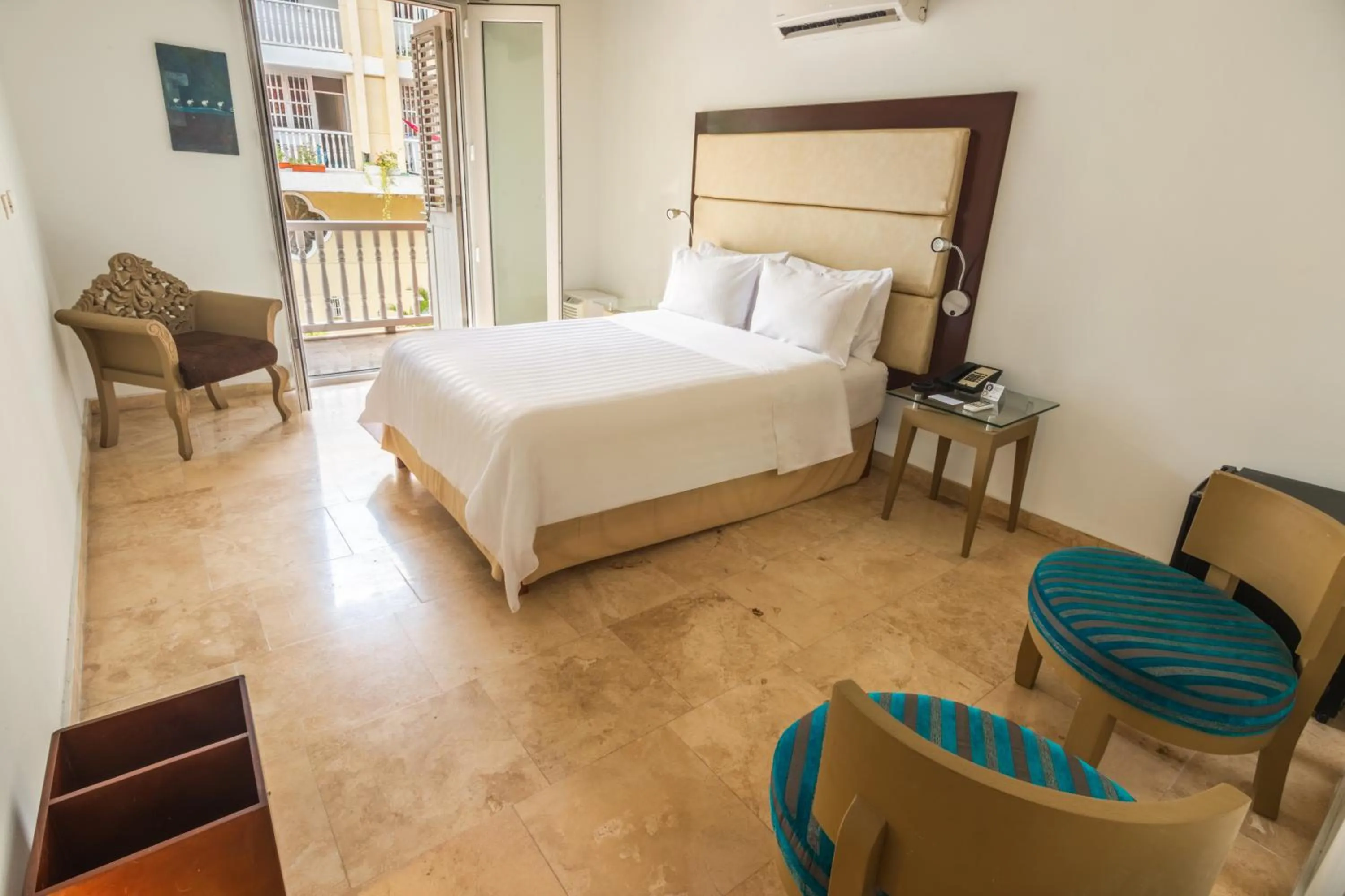 Photo of the whole room, Bed in GHL Collection Armería Real Hotel