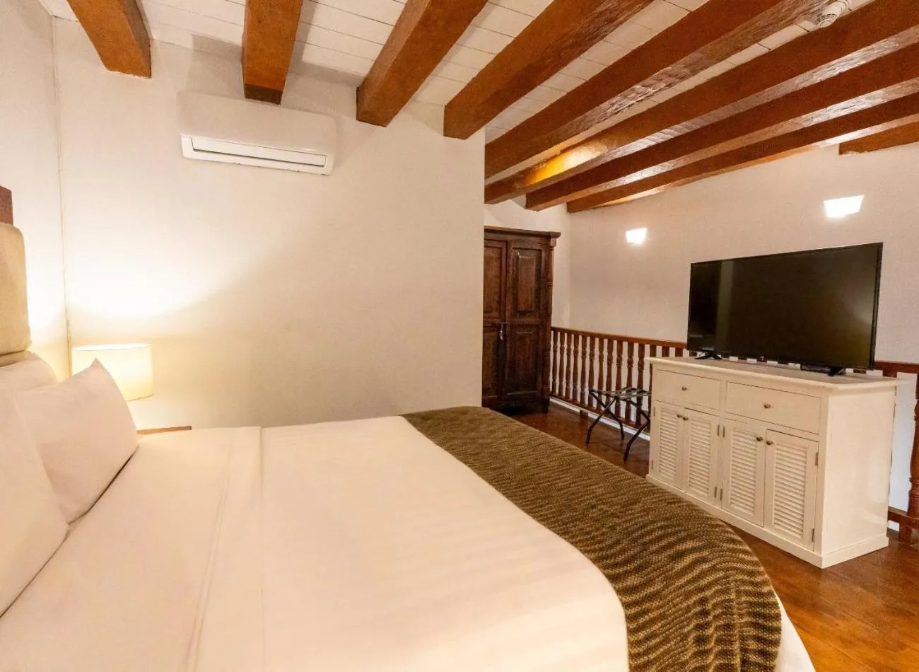 Bed in GHL Collection Armería Real Hotel