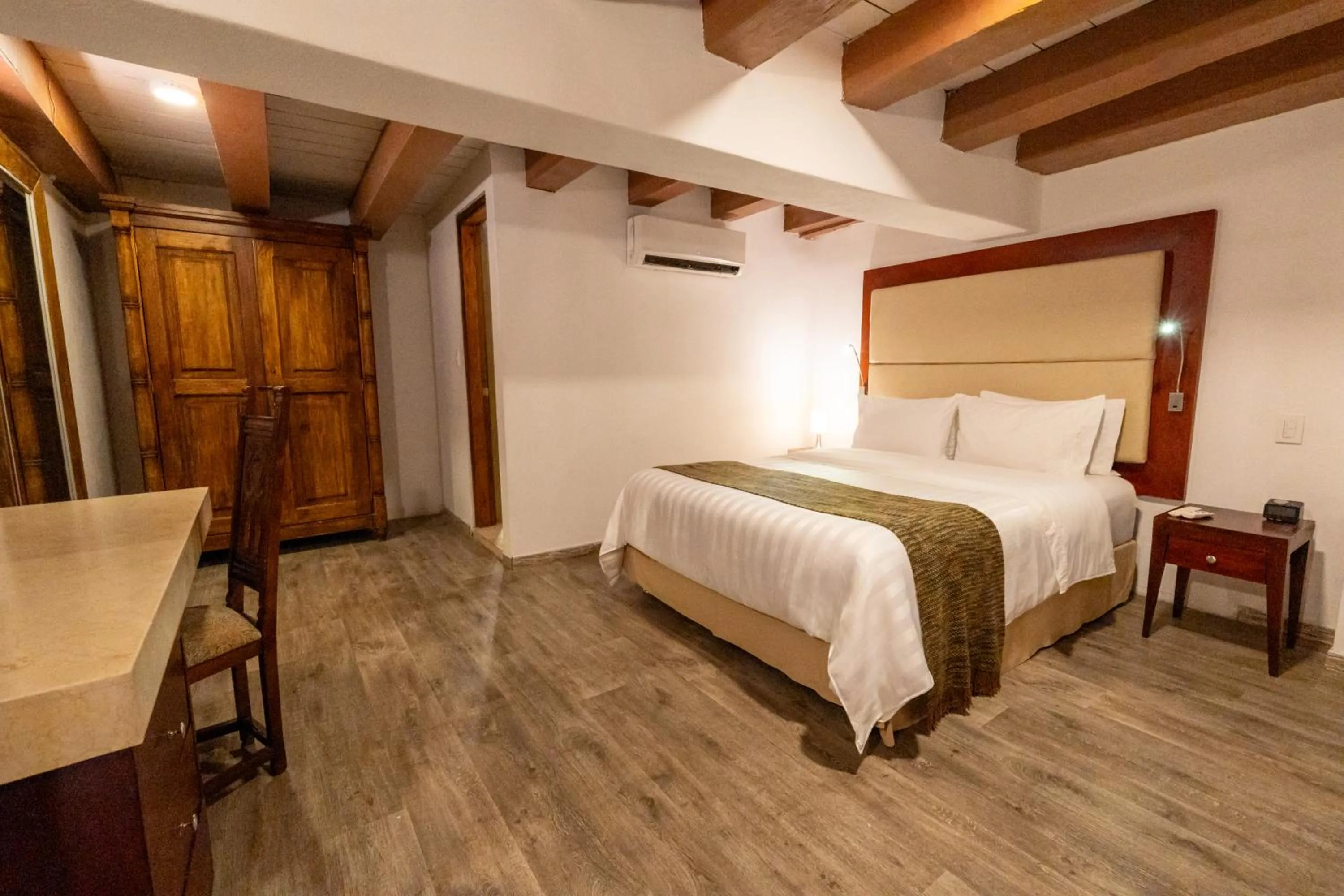 Bed in GHL Collection Armería Real Hotel