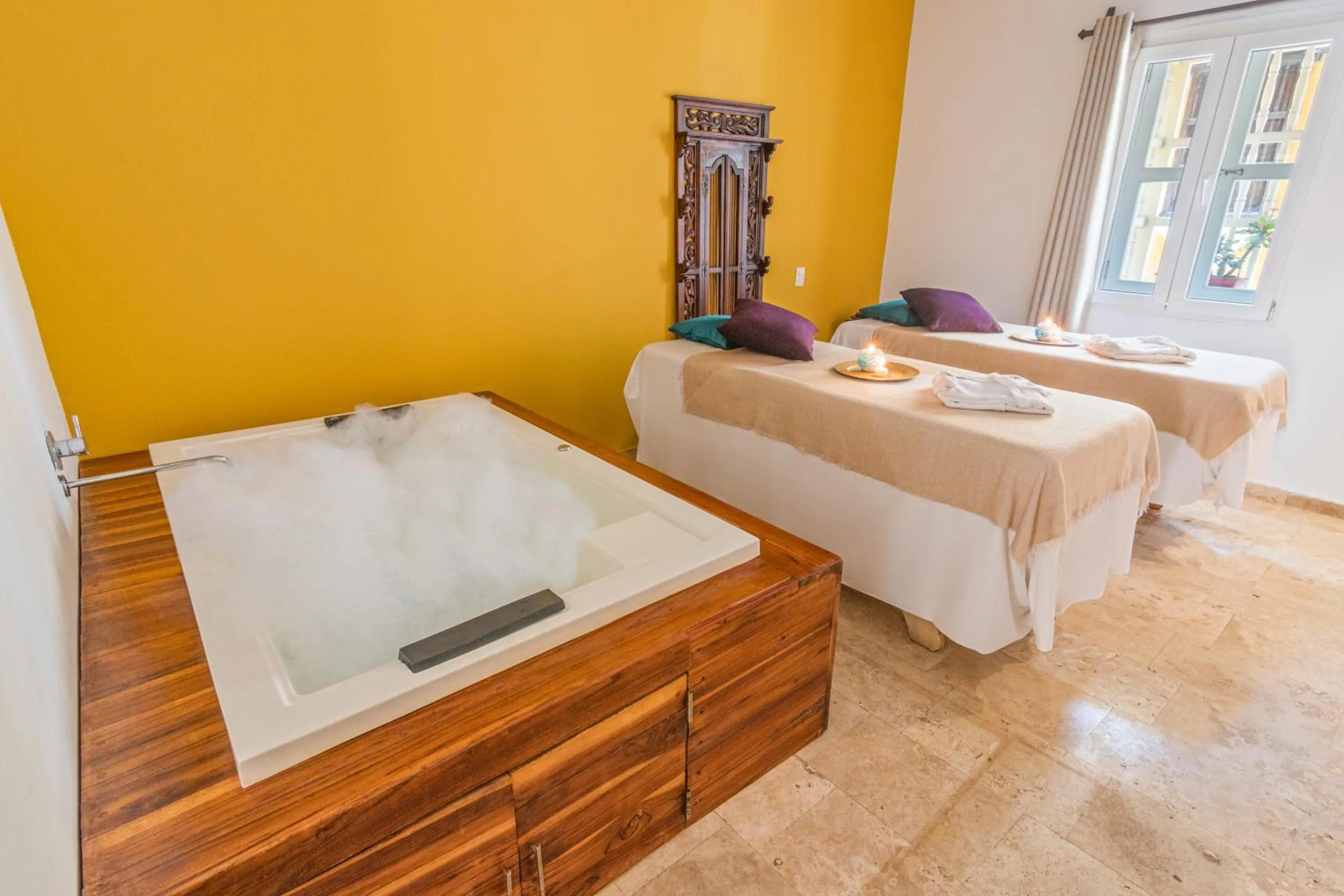 Hot Tub, Bed in GHL Collection Armería Real Hotel