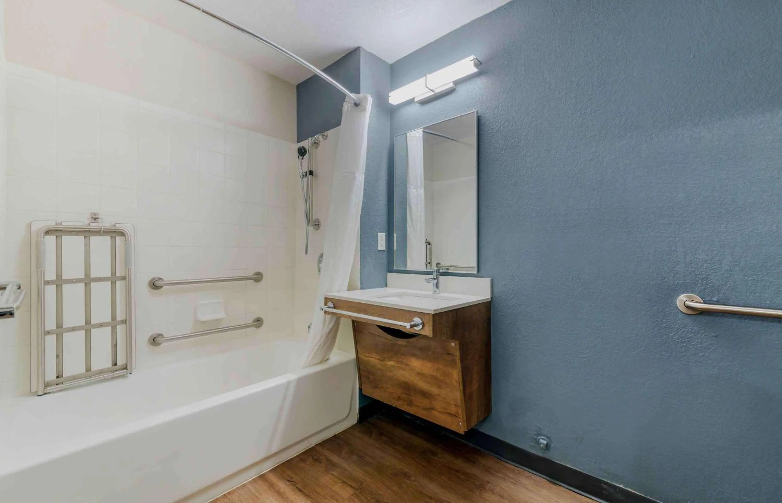 Bathroom in Extended Stay America Suites - Miami - Airport - Doral