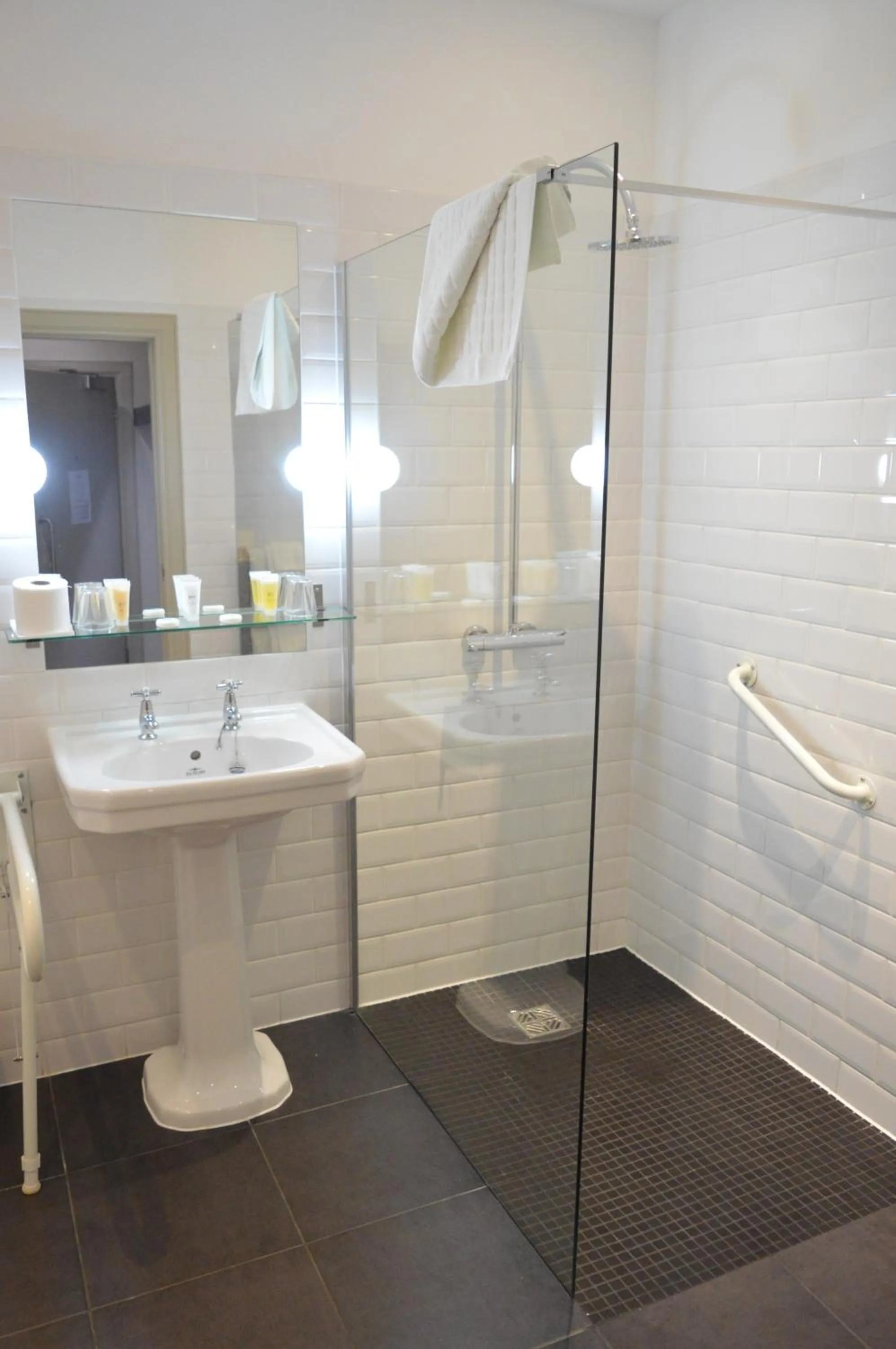 Shower in B+B Edinburgh