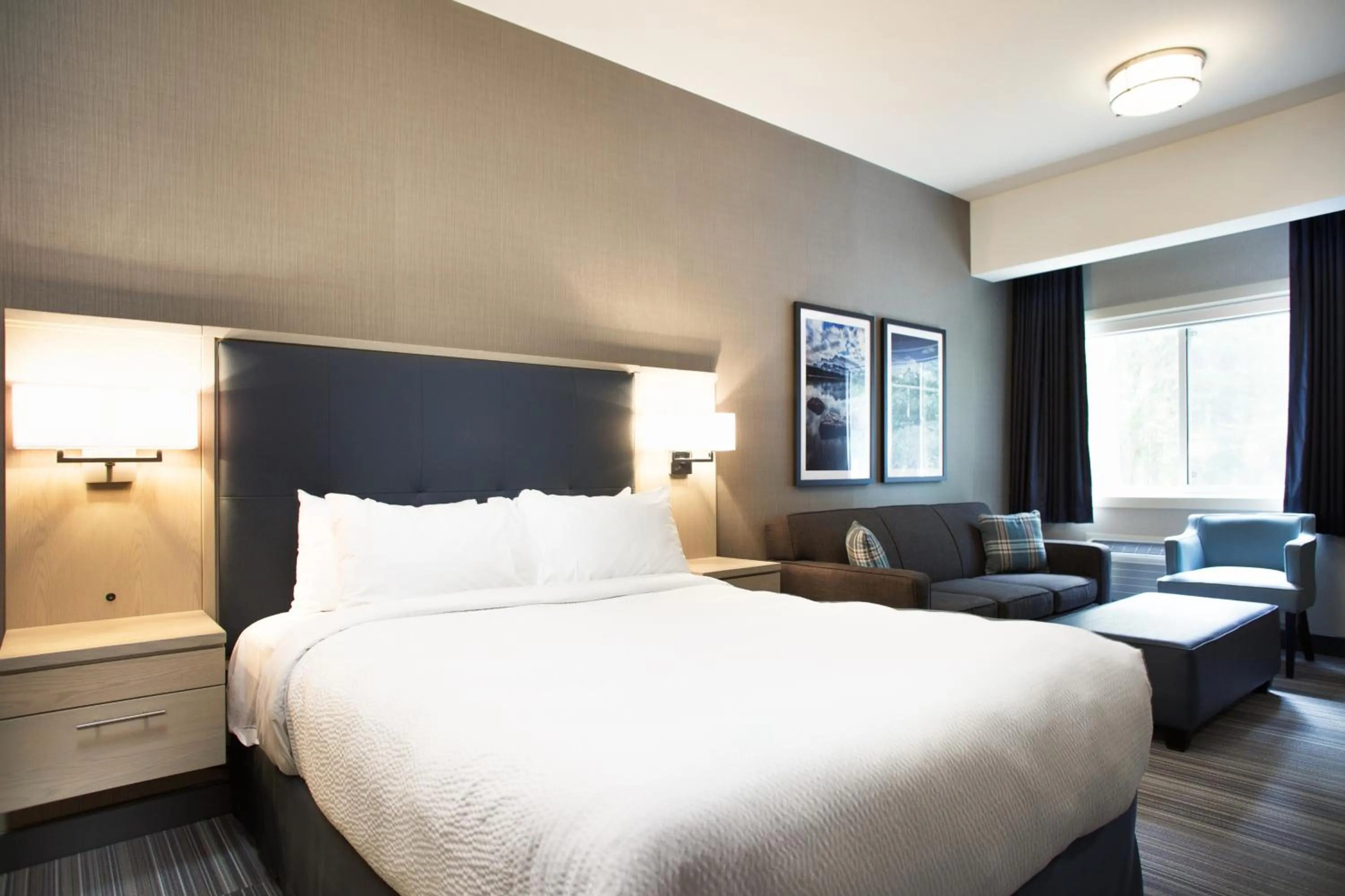 Bed in Mountaineer Lodge