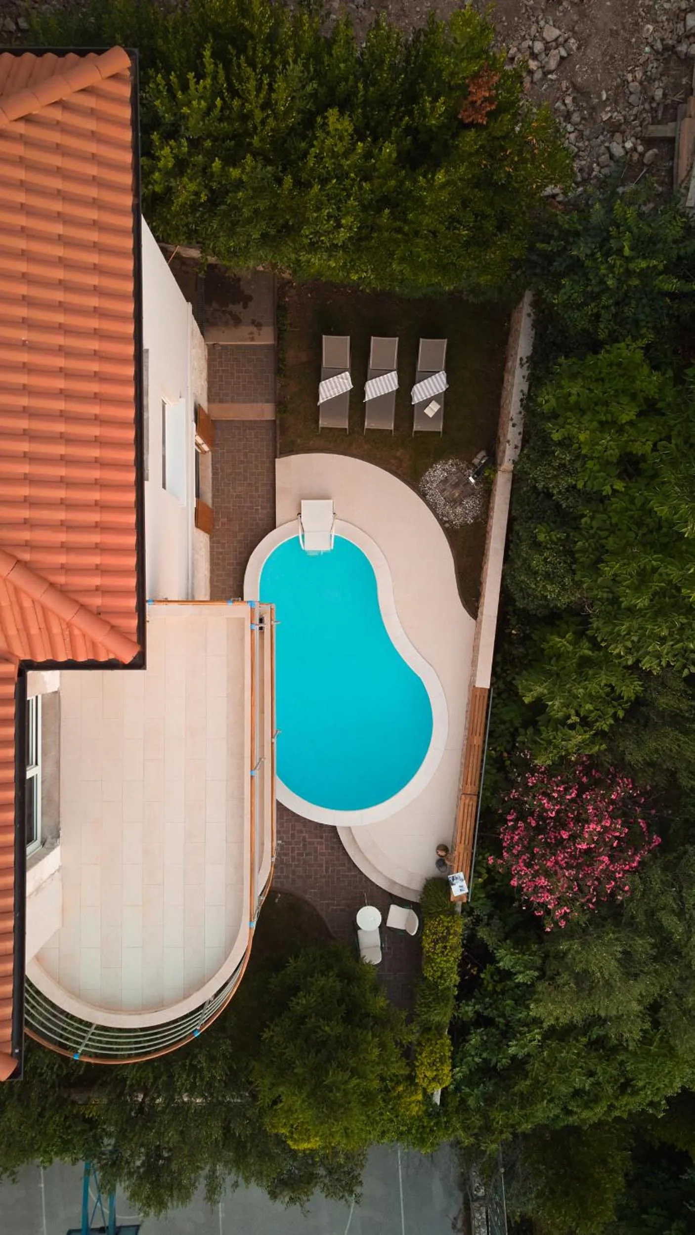 Luxurious city retreat with pool