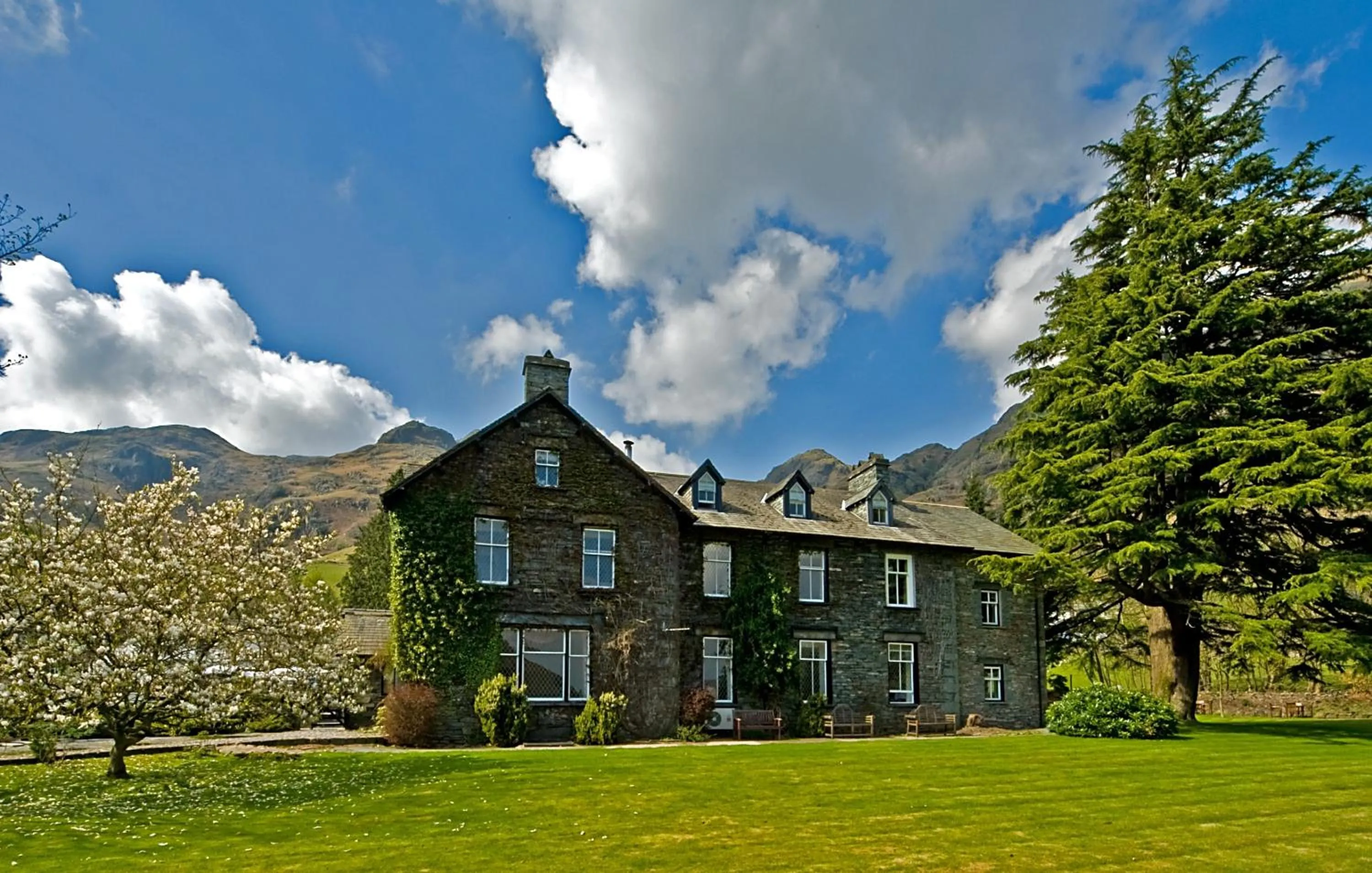 Facade/entrance in New Dungeon Ghyll Hotel