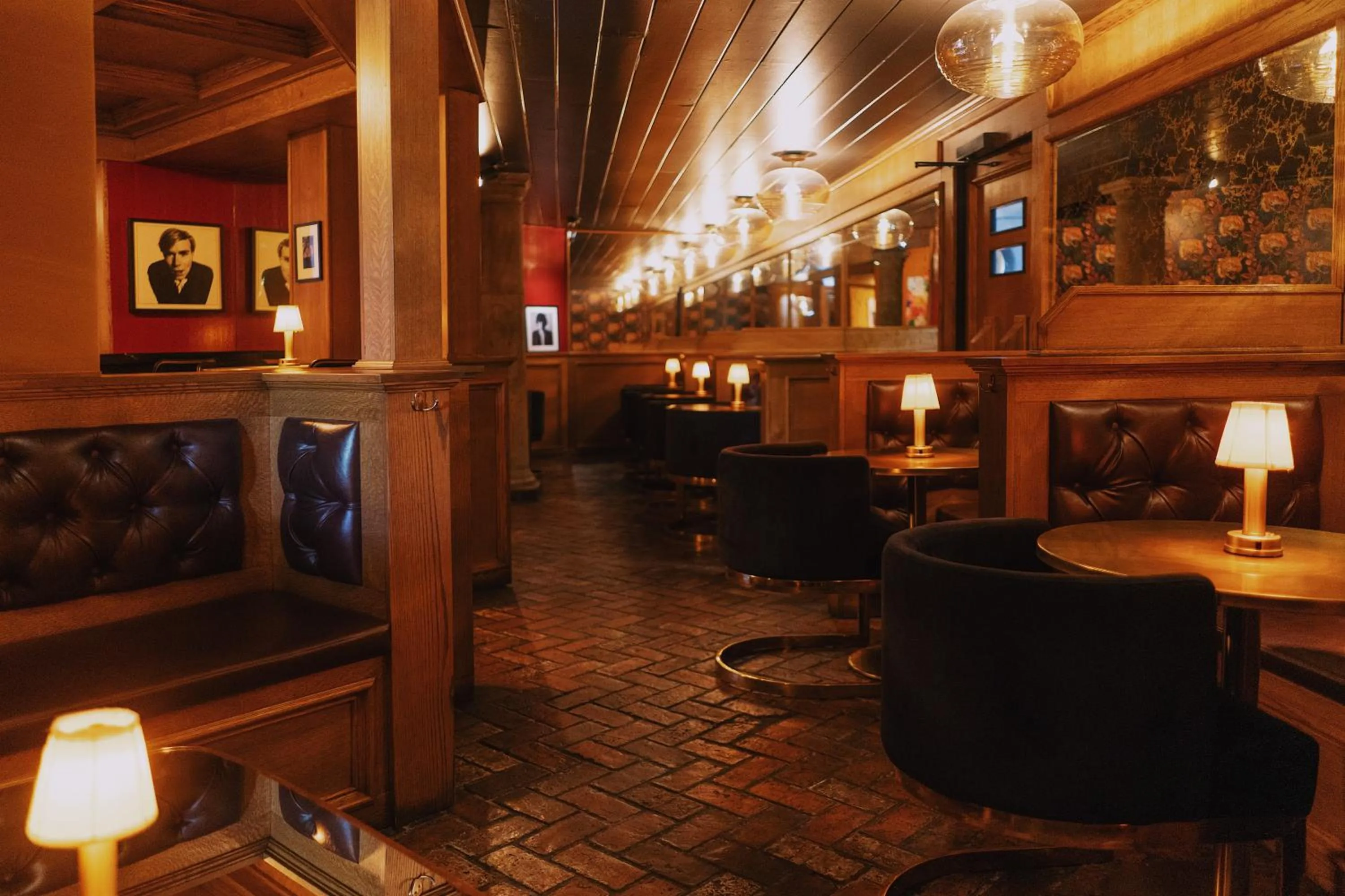 Restaurant/places to eat in Villa Royale