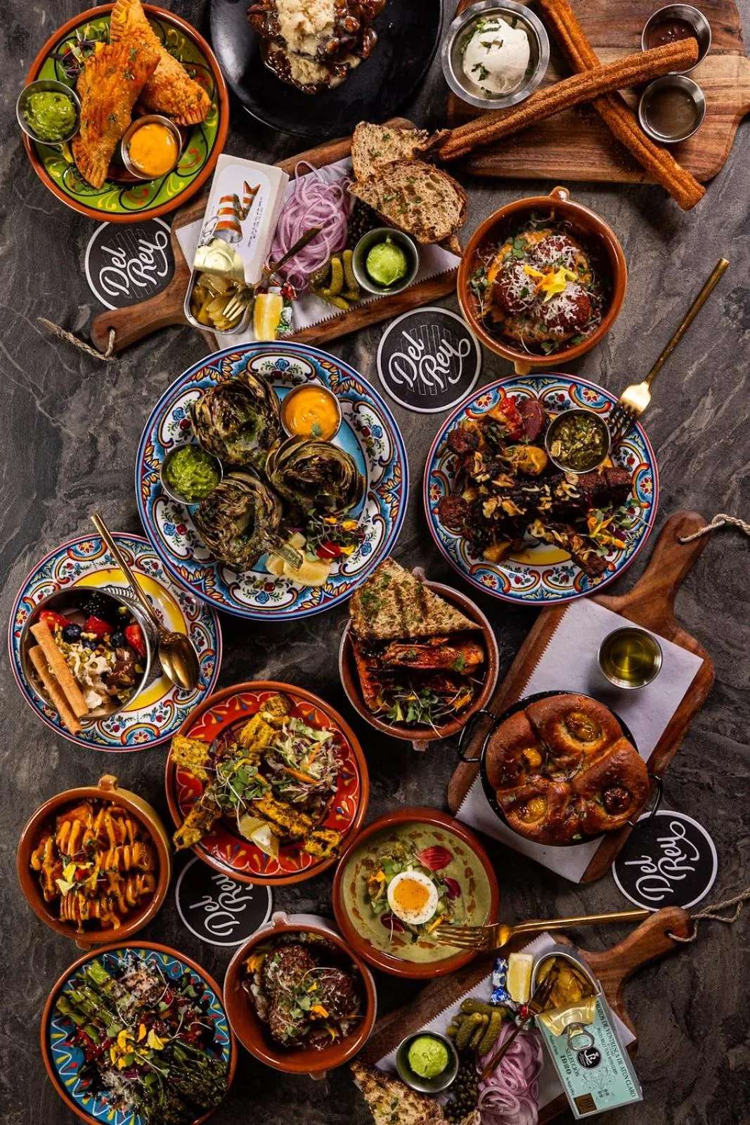 Restaurant/places to eat in Villa Royale