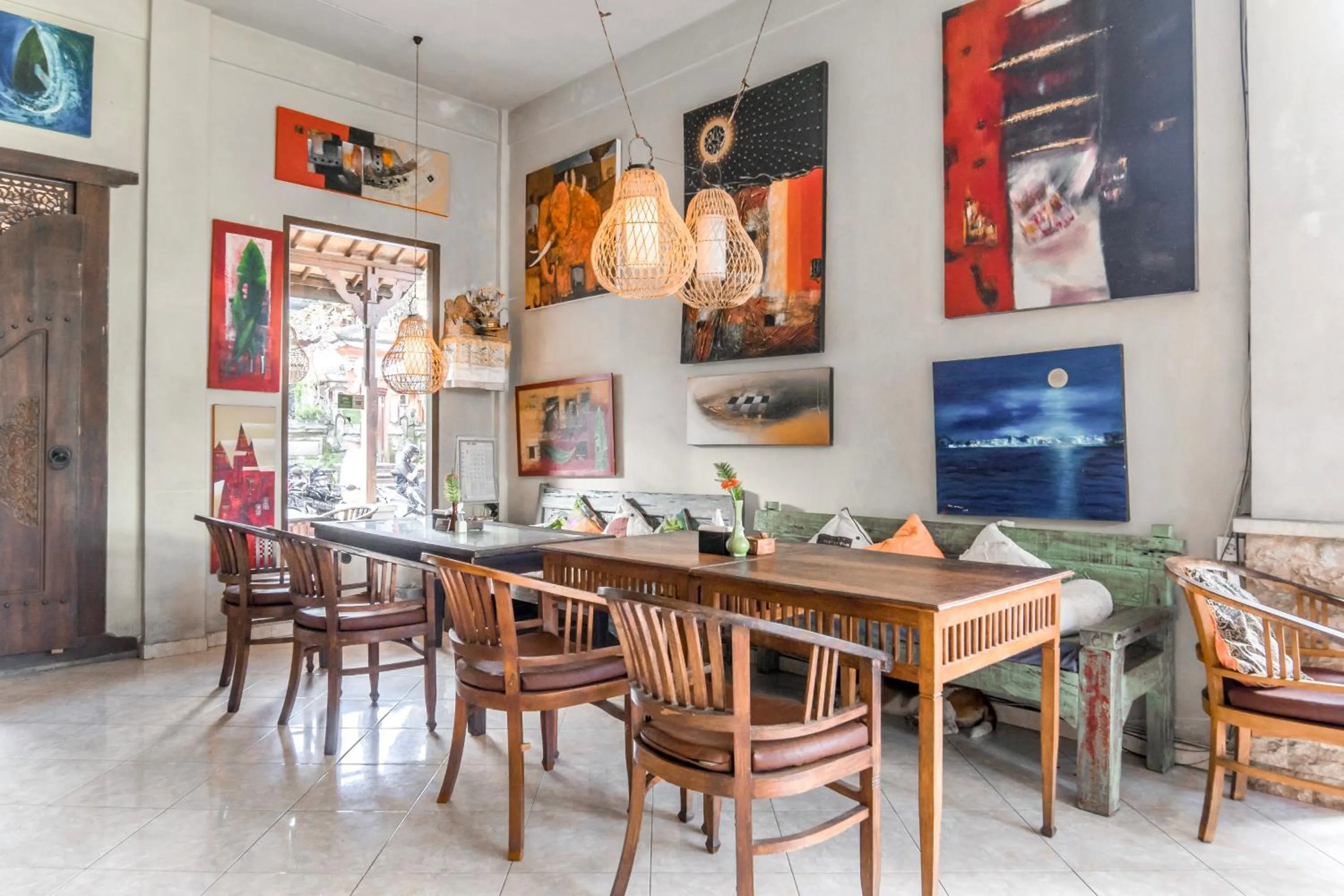 Restaurant/places to eat in Sari Bamboo Bungalows