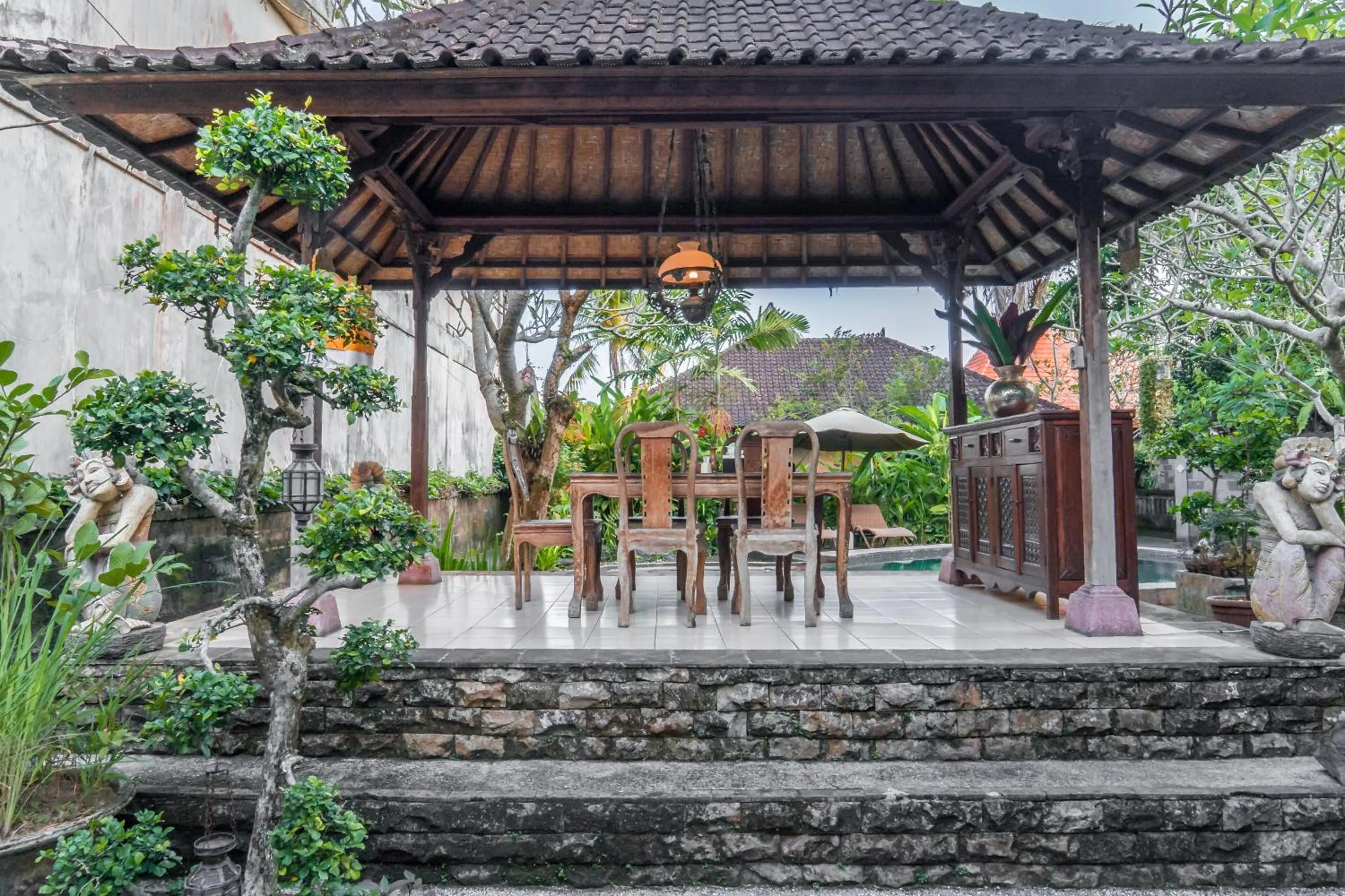 Restaurant/places to eat in Sari Bamboo Bungalows