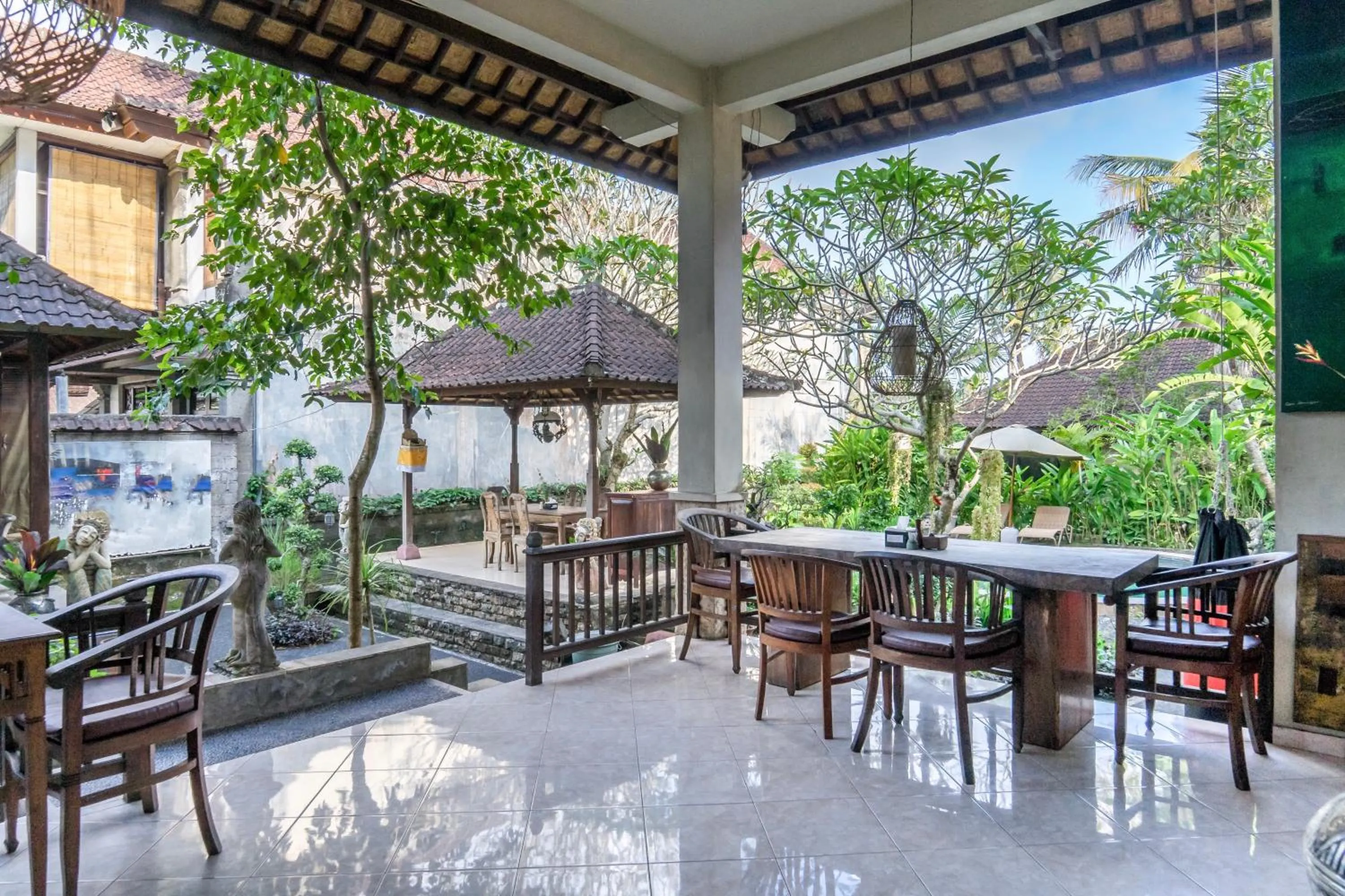 Restaurant/places to eat in Sari Bamboo Bungalows