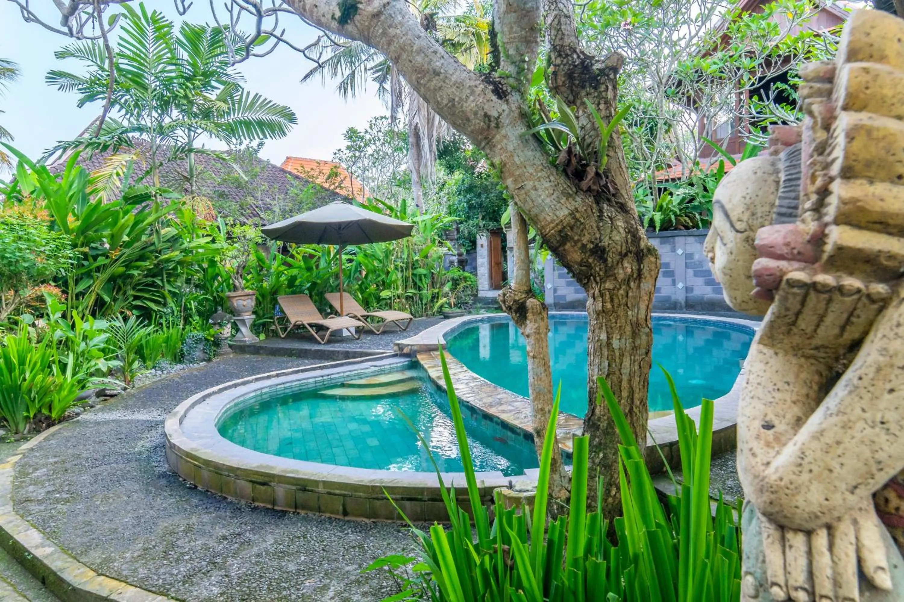 Garden in Sari Bamboo Bungalows