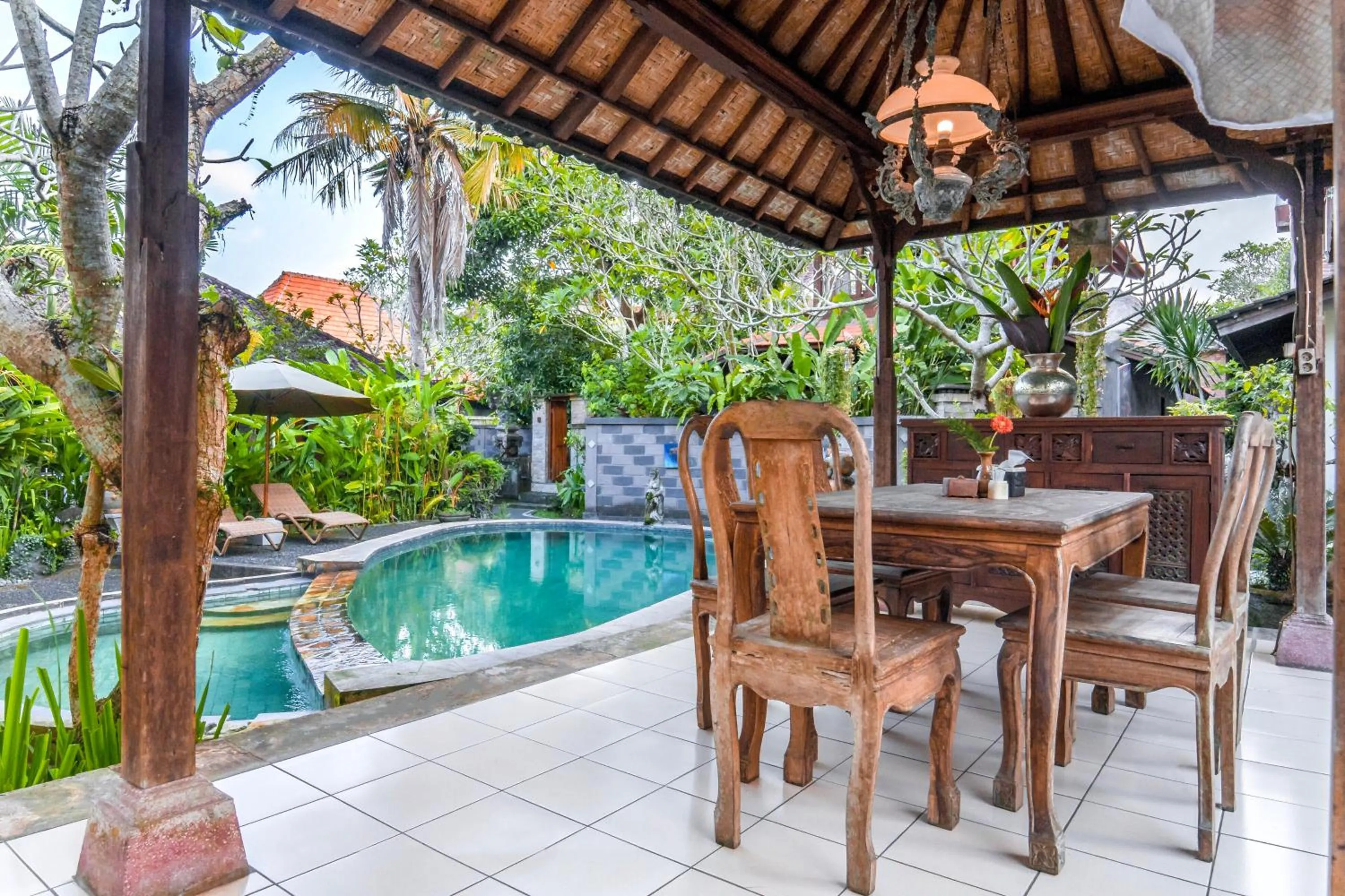 Restaurant/places to eat in Sari Bamboo Bungalows