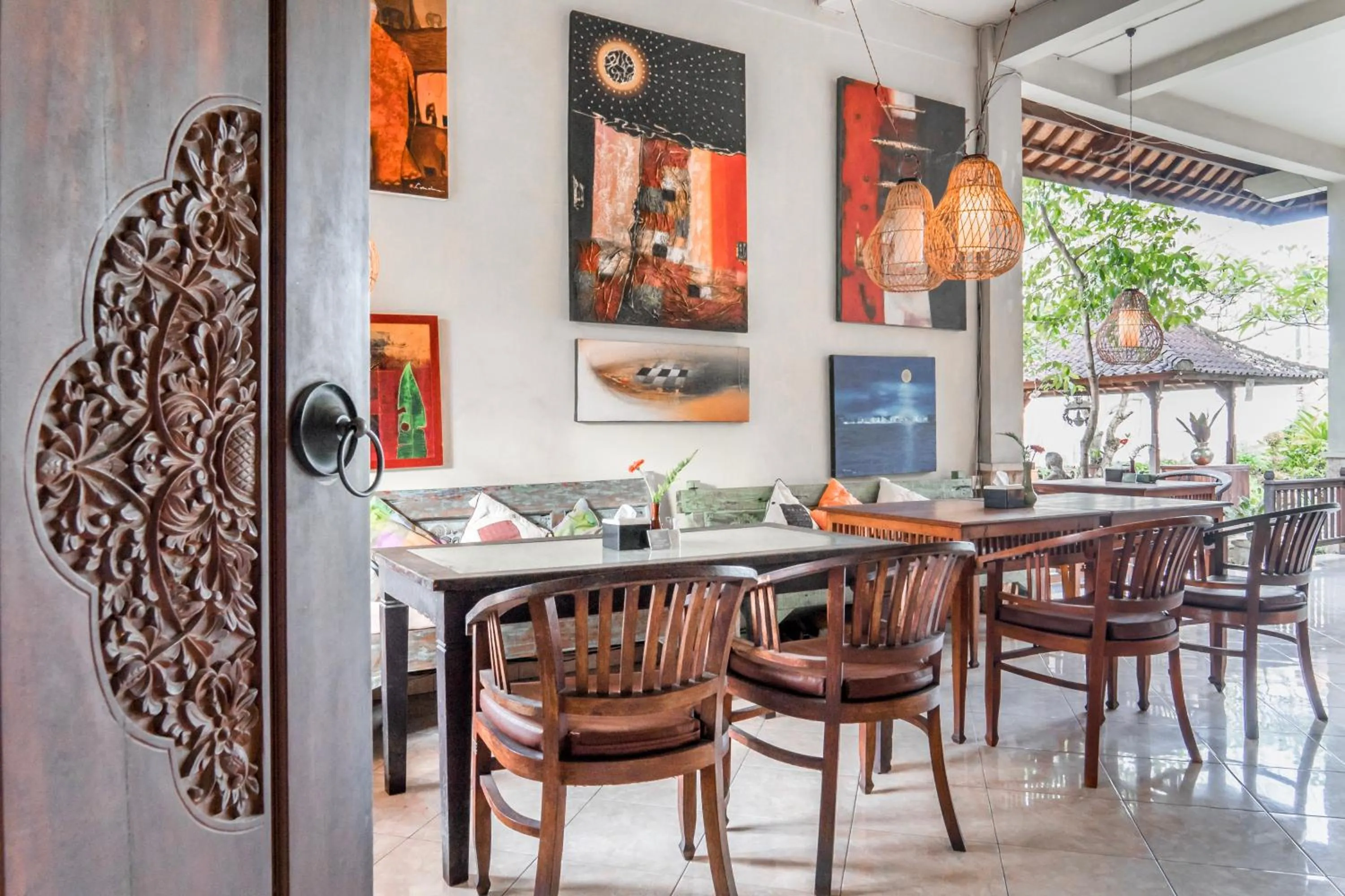 Restaurant/places to eat in Sari Bamboo Bungalows