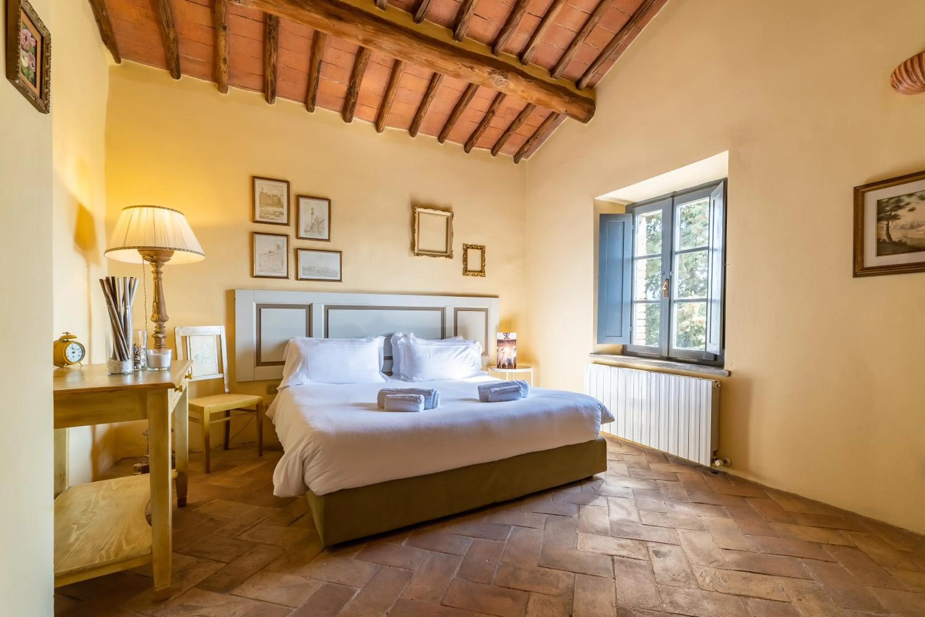 Bedroom, Bed in Borgo Argenina