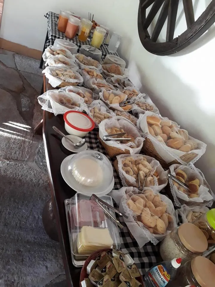 Buffet breakfast in Pousada Pouso do Frade