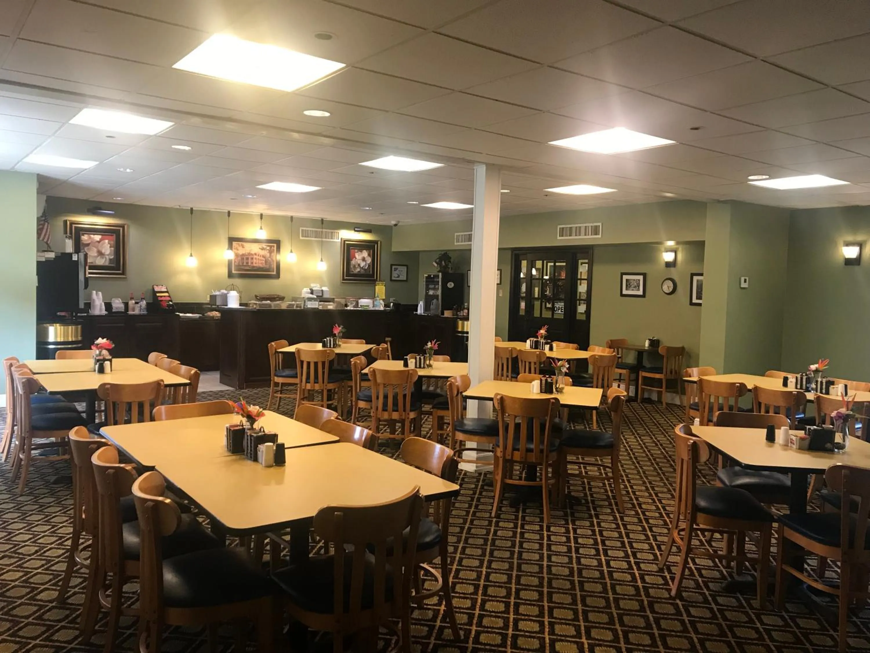 Coffee/tea facilities in Carmel Inn and Suites Thibodaux