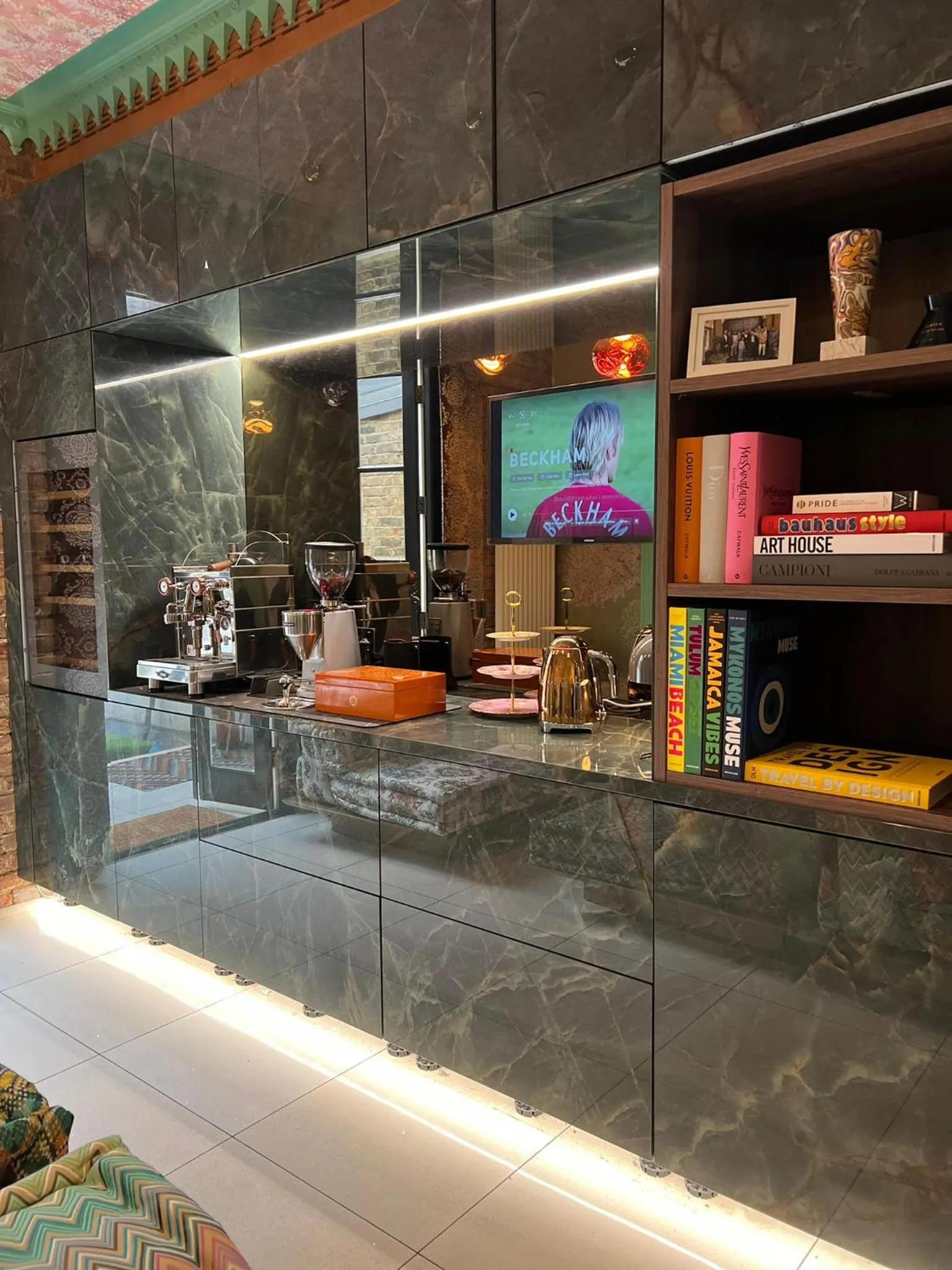 TV and multimedia in The Melville Hotel by Rokxy- Kings Cross