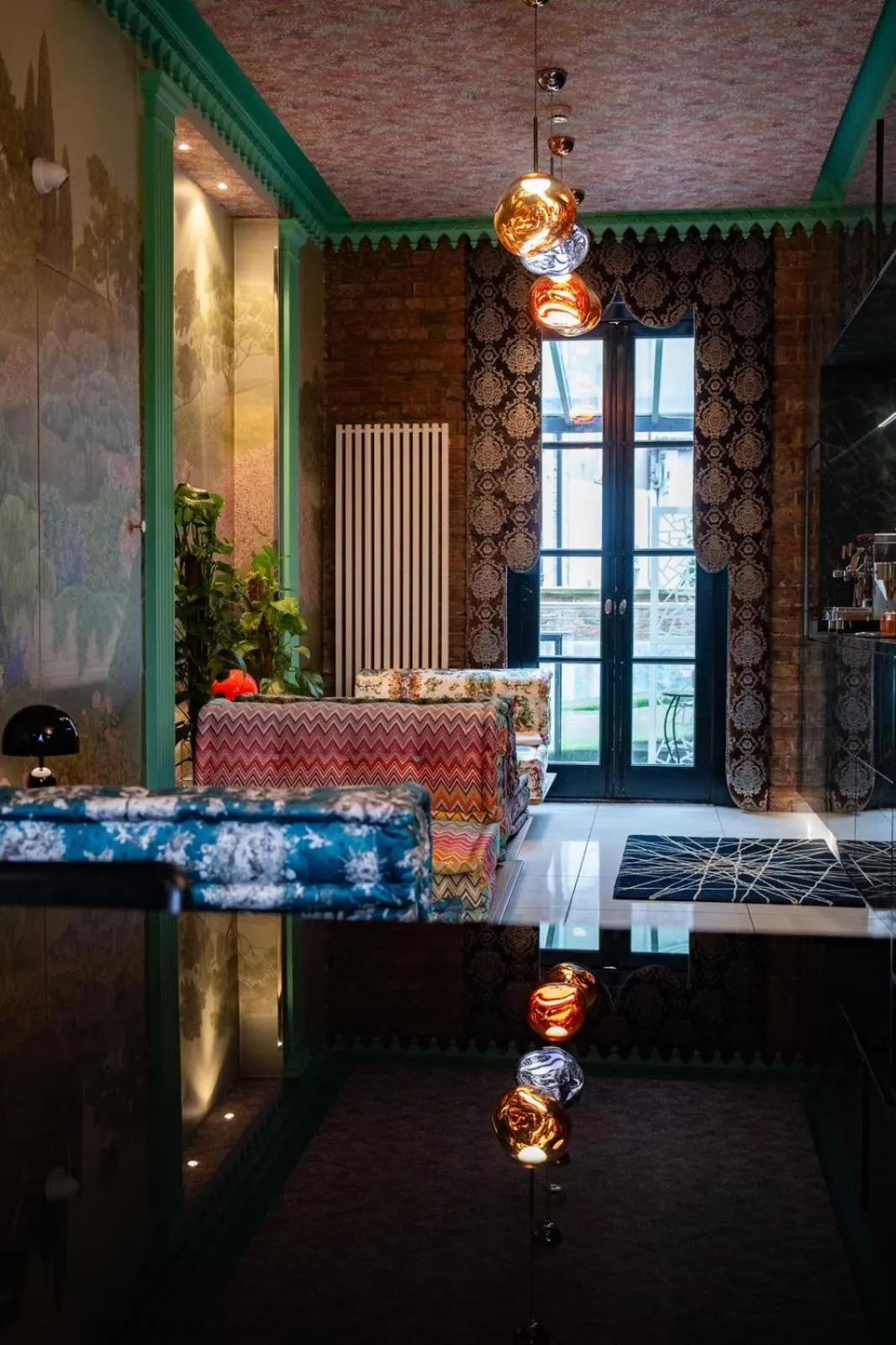 Living room in The Melville Hotel by Rokxy- Kings Cross